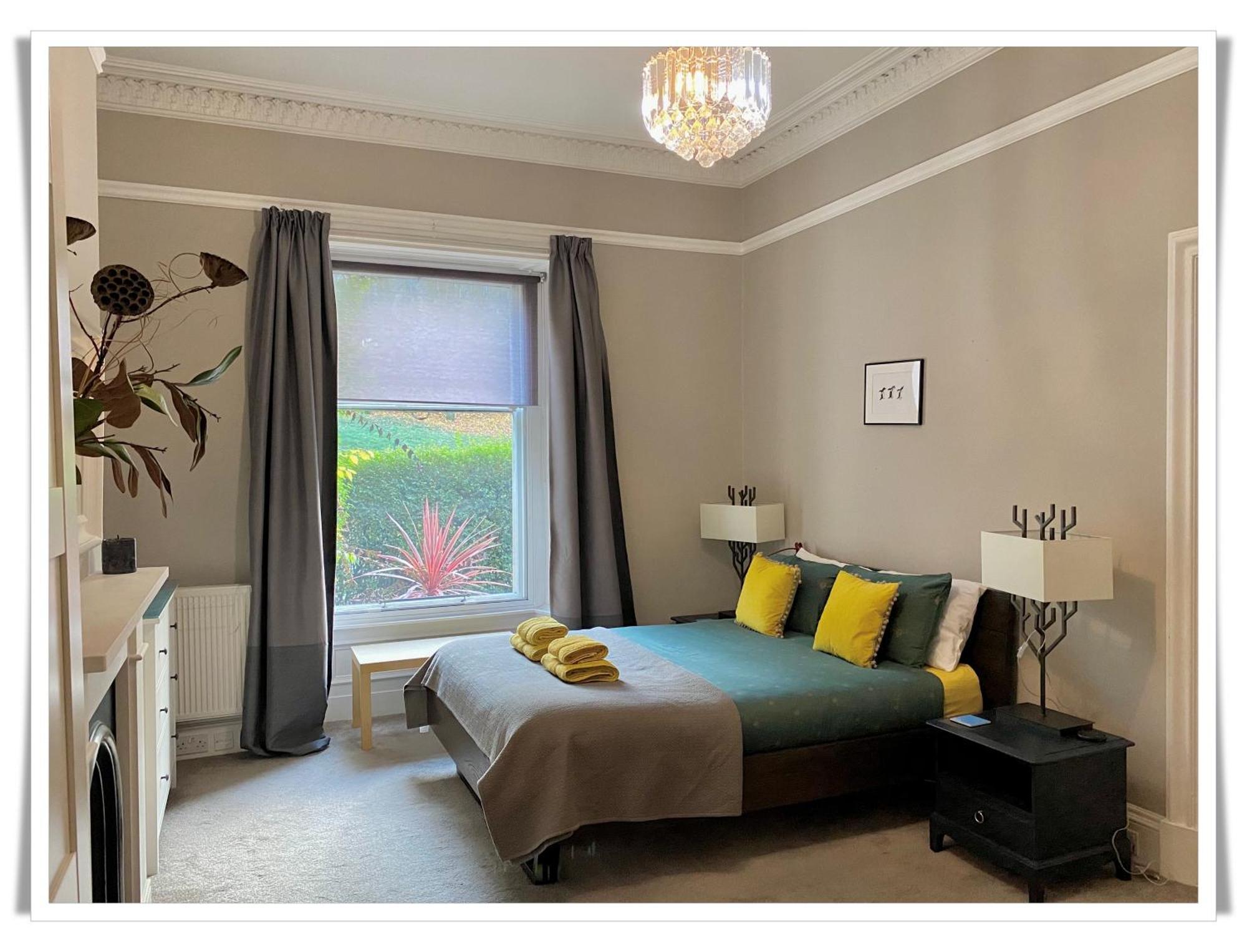 Beautifully Decorated 2bed Apt- Gem In Center *