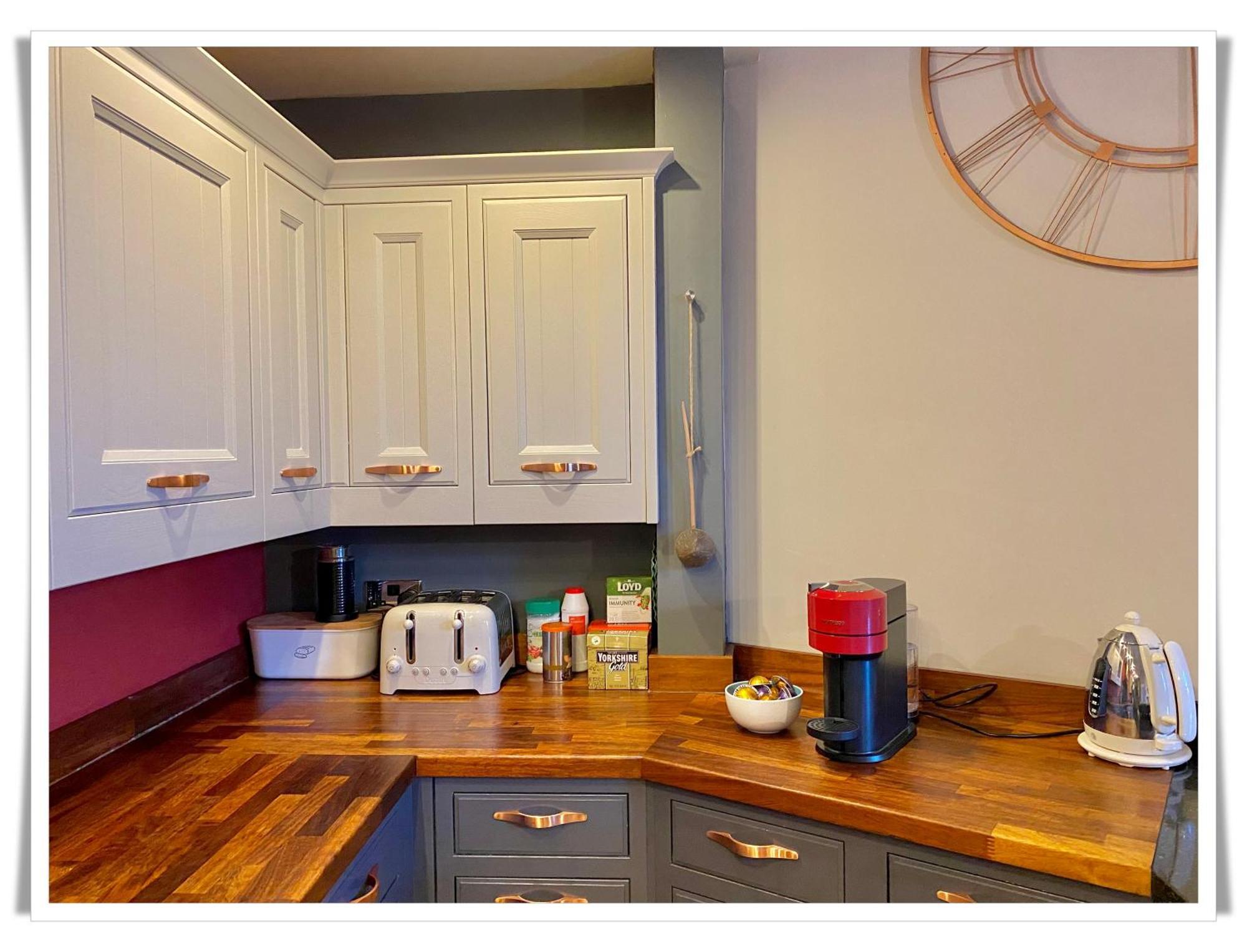 Beautifully Decorated 2bed Apt- Gem In Center *