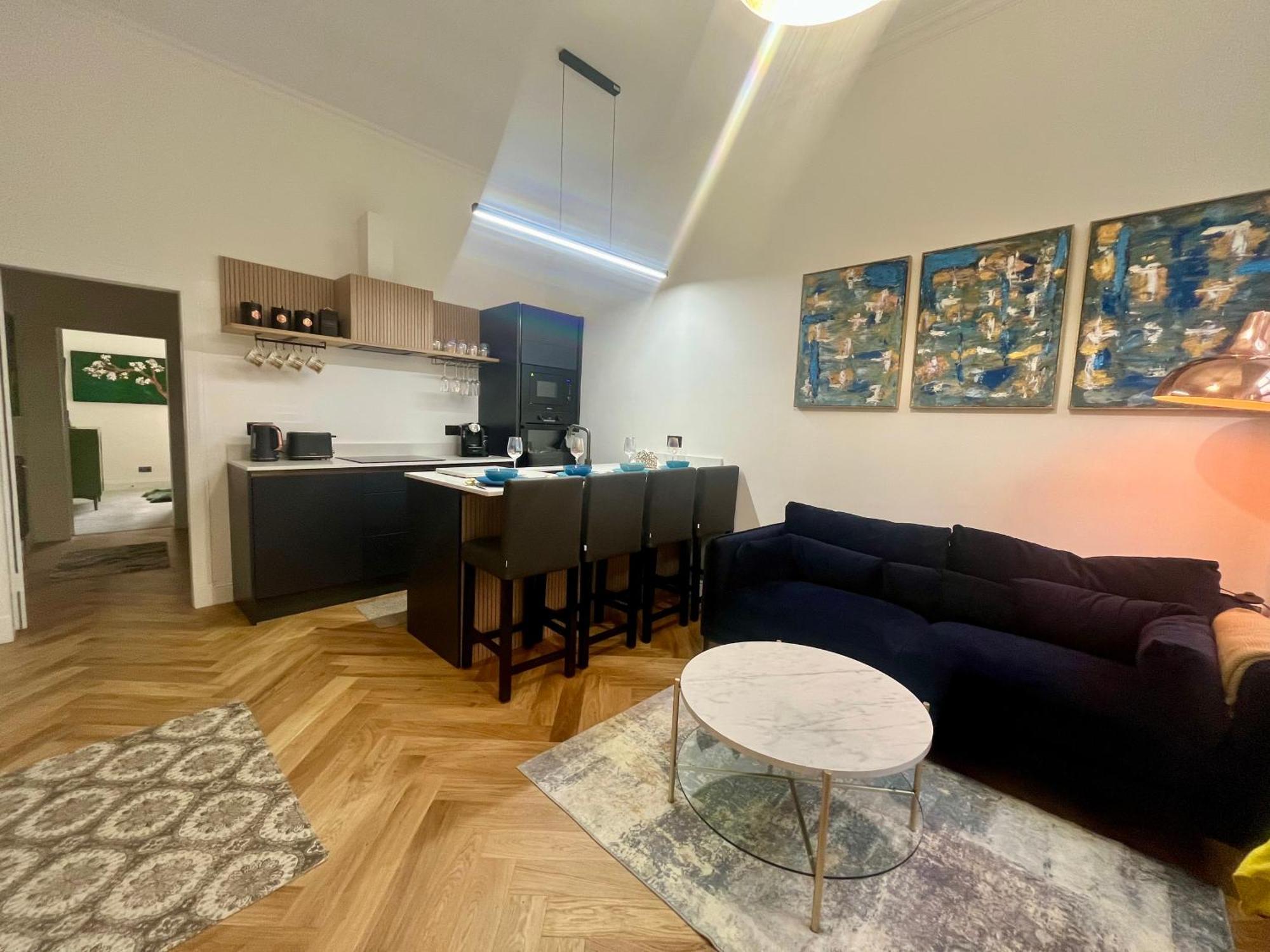 Cosy Apartment, Free Street Parking Apartment EDI