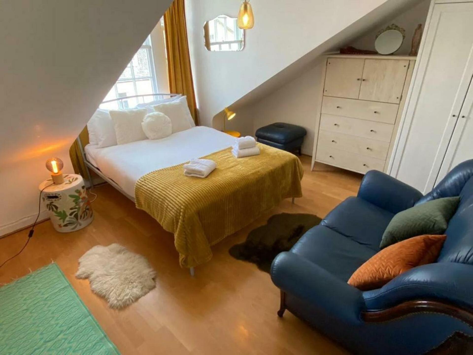 Charming 3 Bedroom In The Heart Of Vibrant Old Town