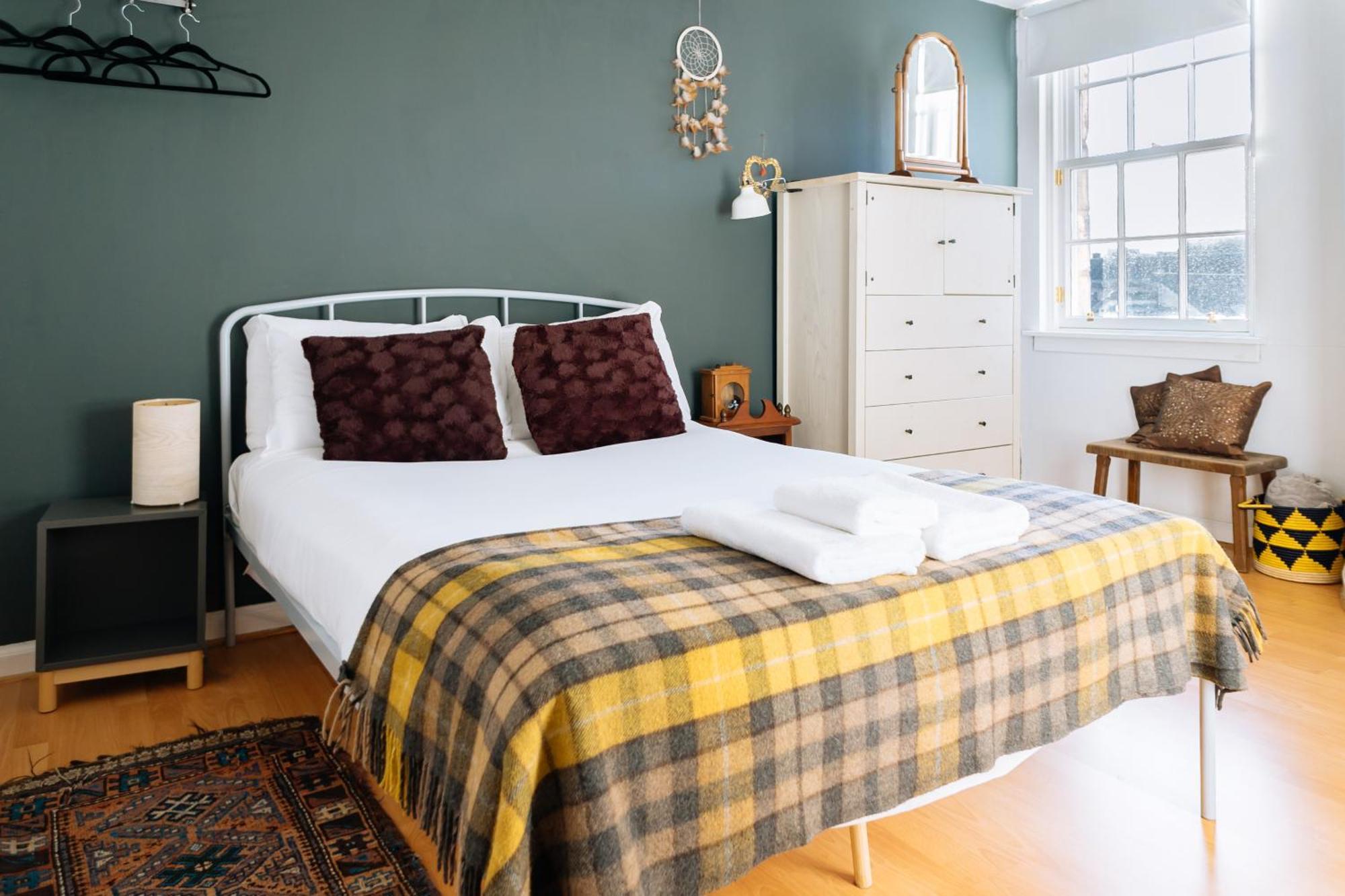 Apartment Charming 3 Bedroom In The Heart Of Vibrant Old Town Edinburgh