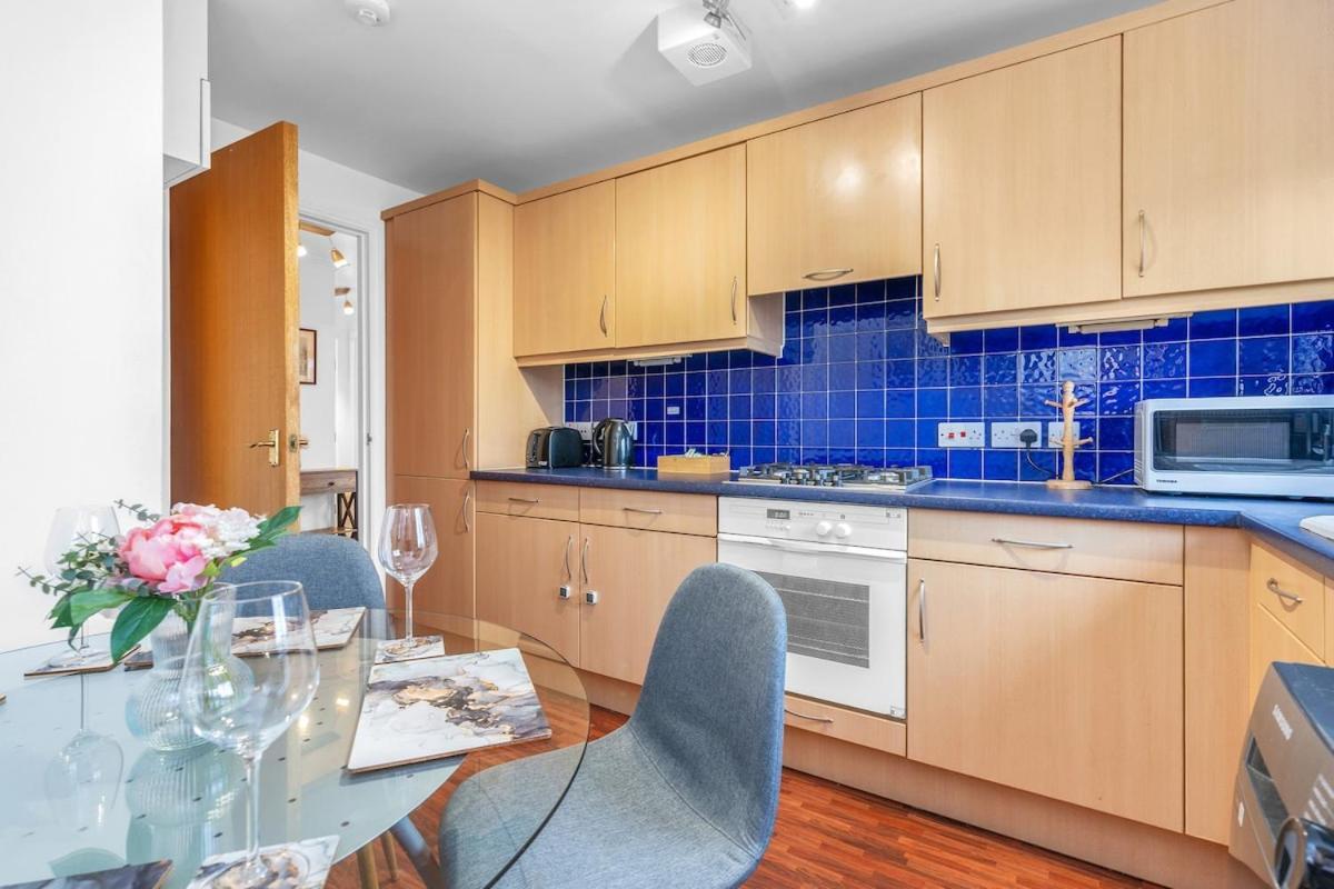 Modern 2 Bedroom In Centre Appartement *