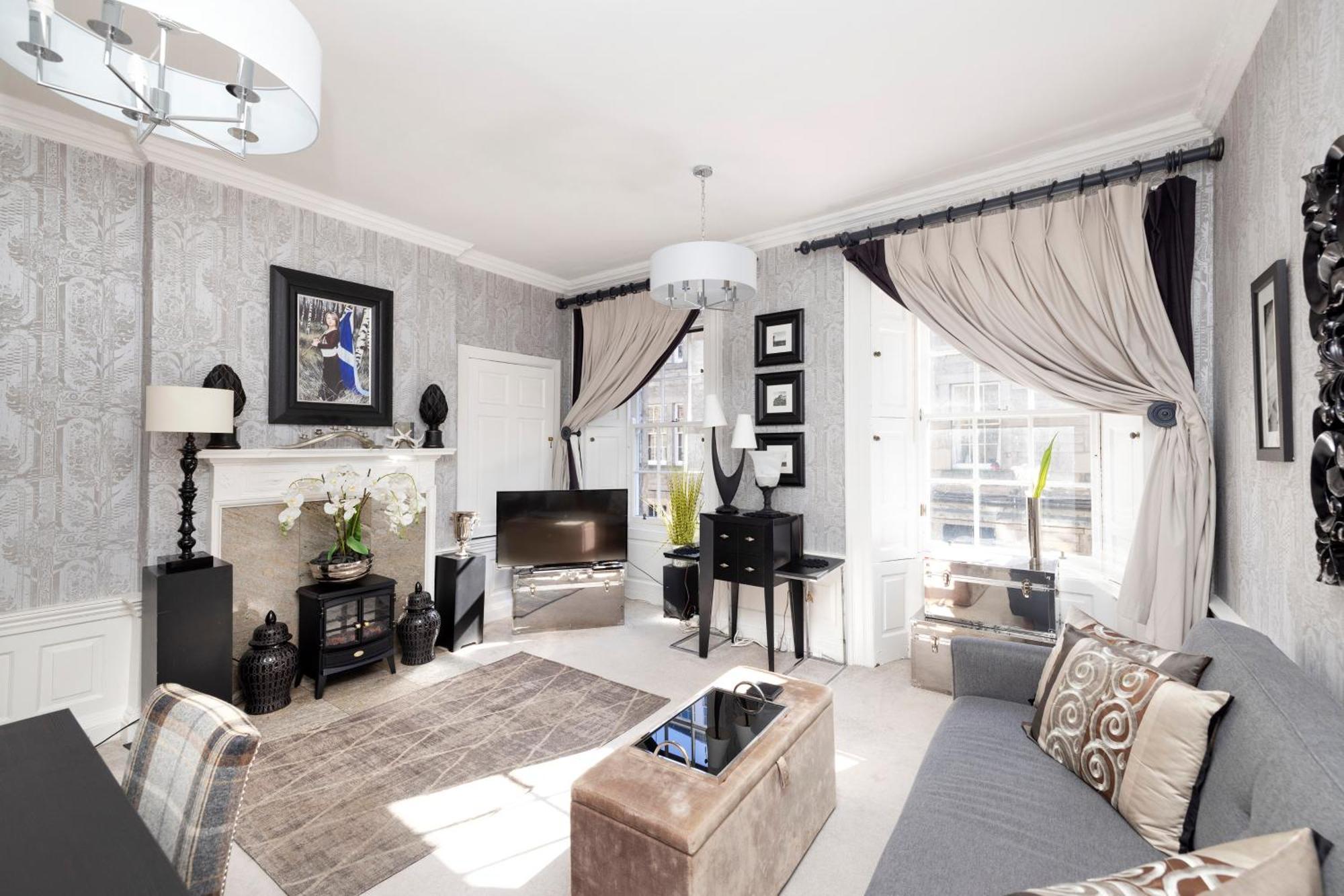 Joivy Exclusive At The Heart Of New Town Apartment