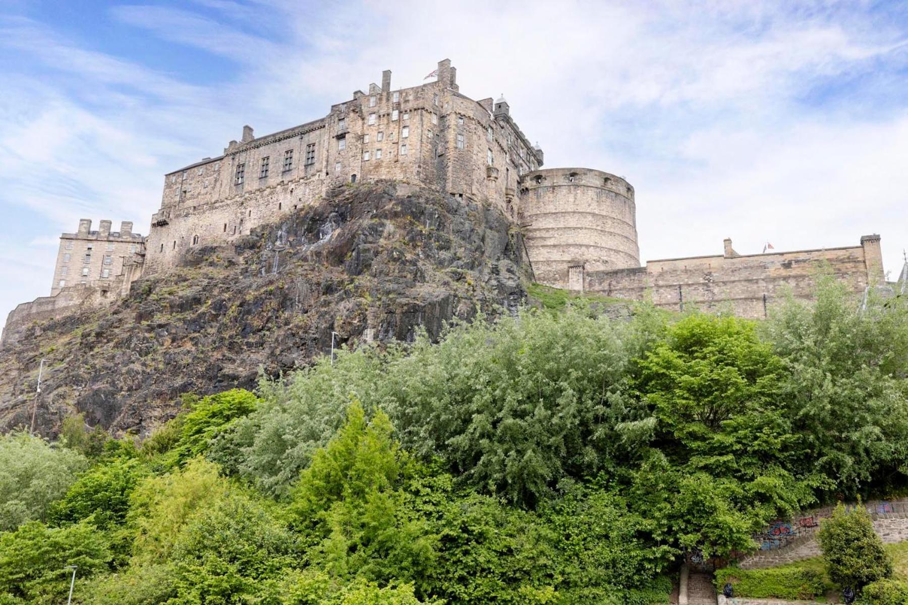 Castle View In The Heart Of Historic Old Town *