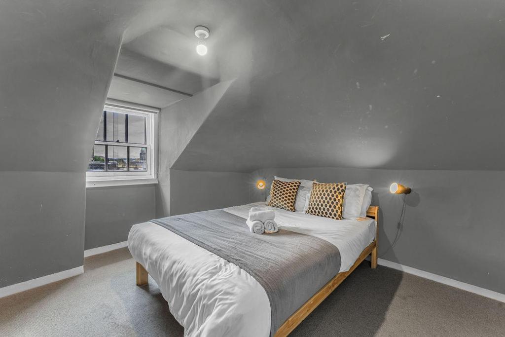 Super Spacious 4 Bed, Sleeps 6 Edinburgh