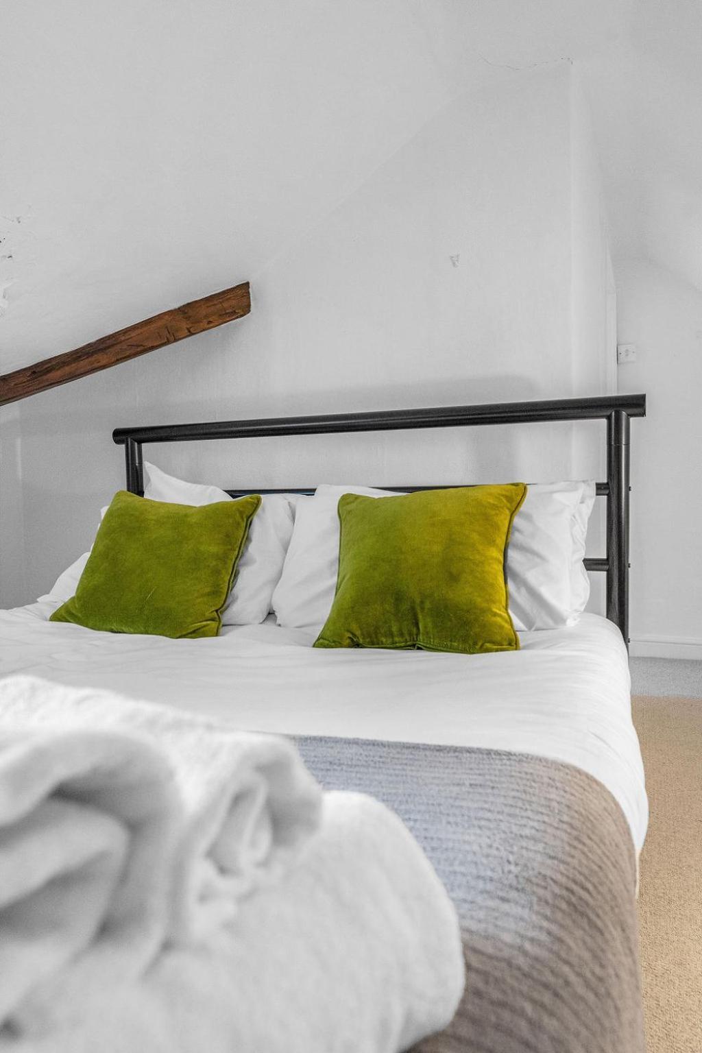 Super Spacious 4 Bed, Sleeps 6 Edinburgh