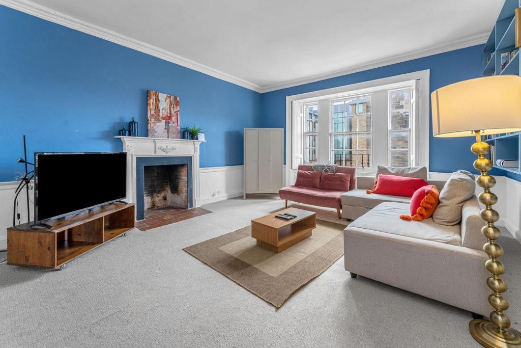 Super Spacious 4 Bed, Sleeps 6 * Edinburgh