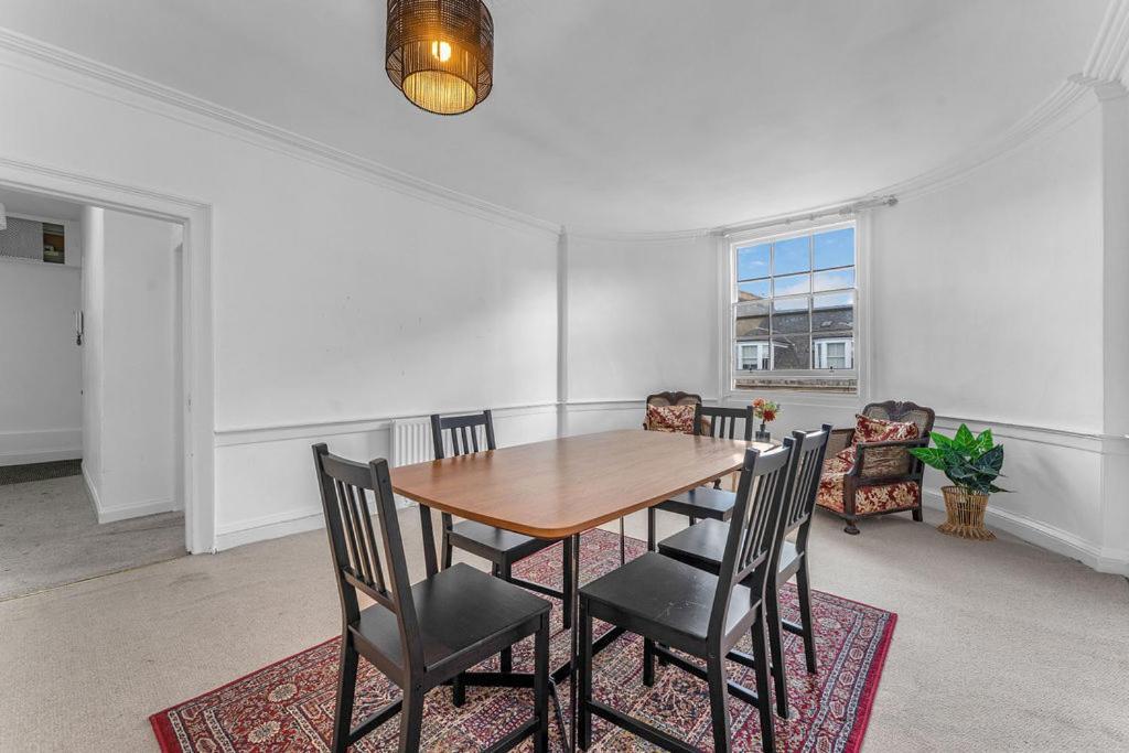 Super Spacious 4 Bed, Sleeps 6 Edinburgh