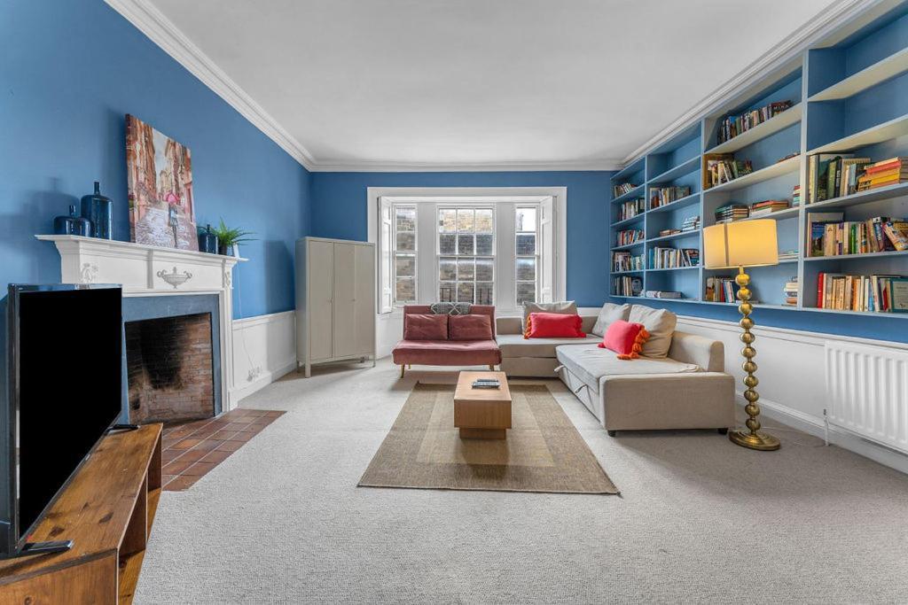 Super Spacious 4 Bed, Sleeps 6