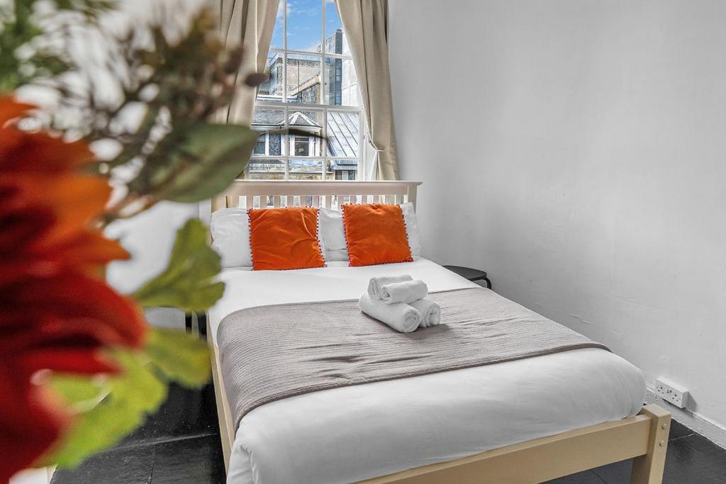 Apartment Super Spacious 4 Bed, Sleeps 6