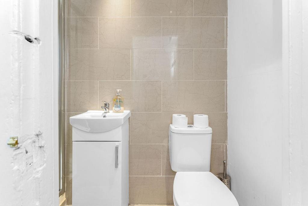 Super Spacious 4 Bed, Sleeps 6 Edinburgh