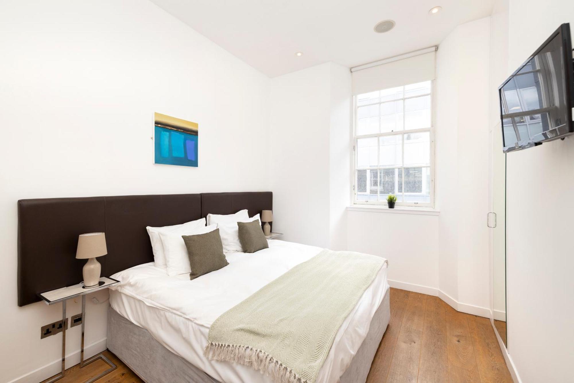 Joivy Chic 2-br Flats Near Castle Edinburgh