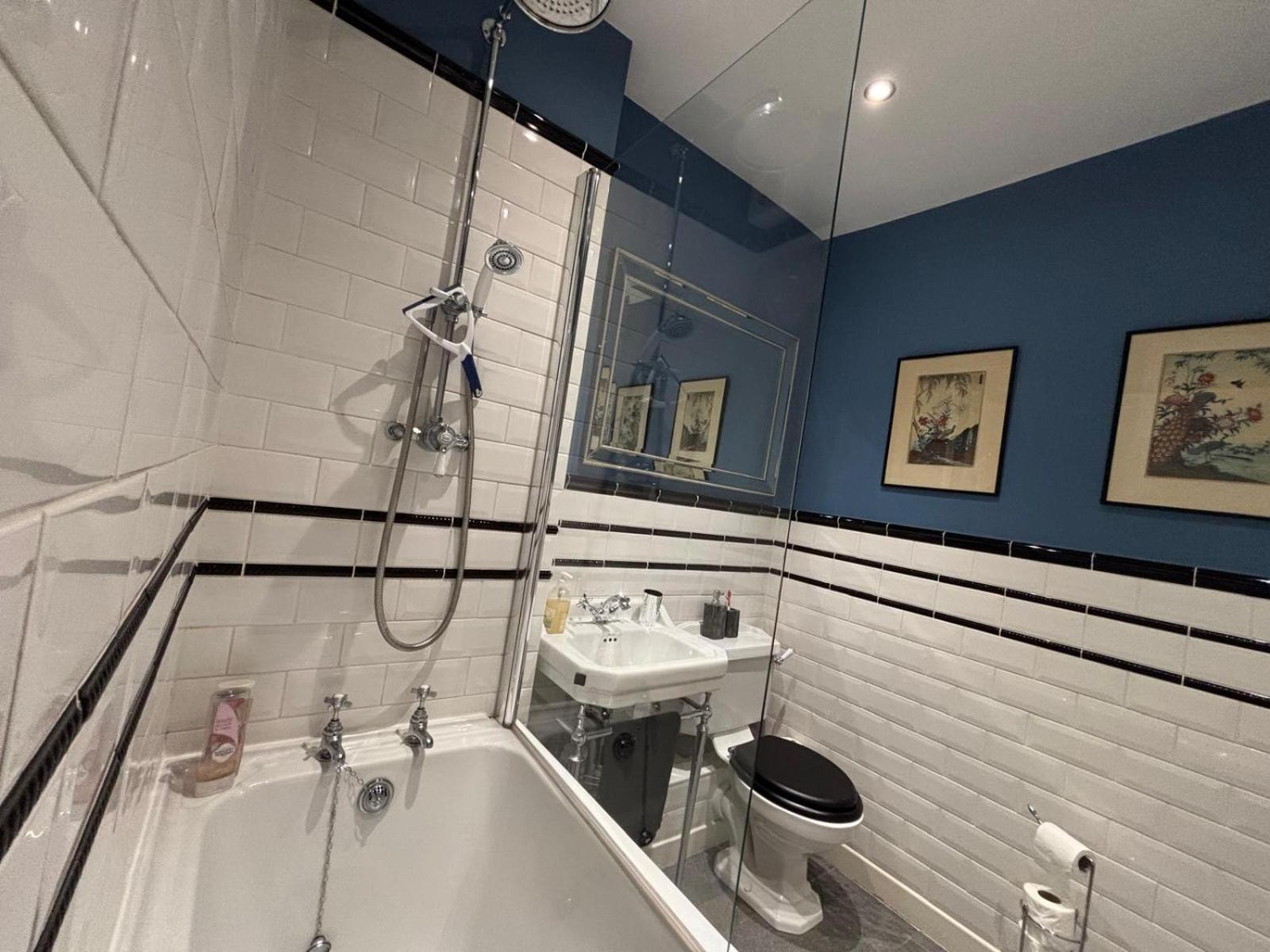 Stunning 2-bedroom Georgian Flat, Centre Appartement