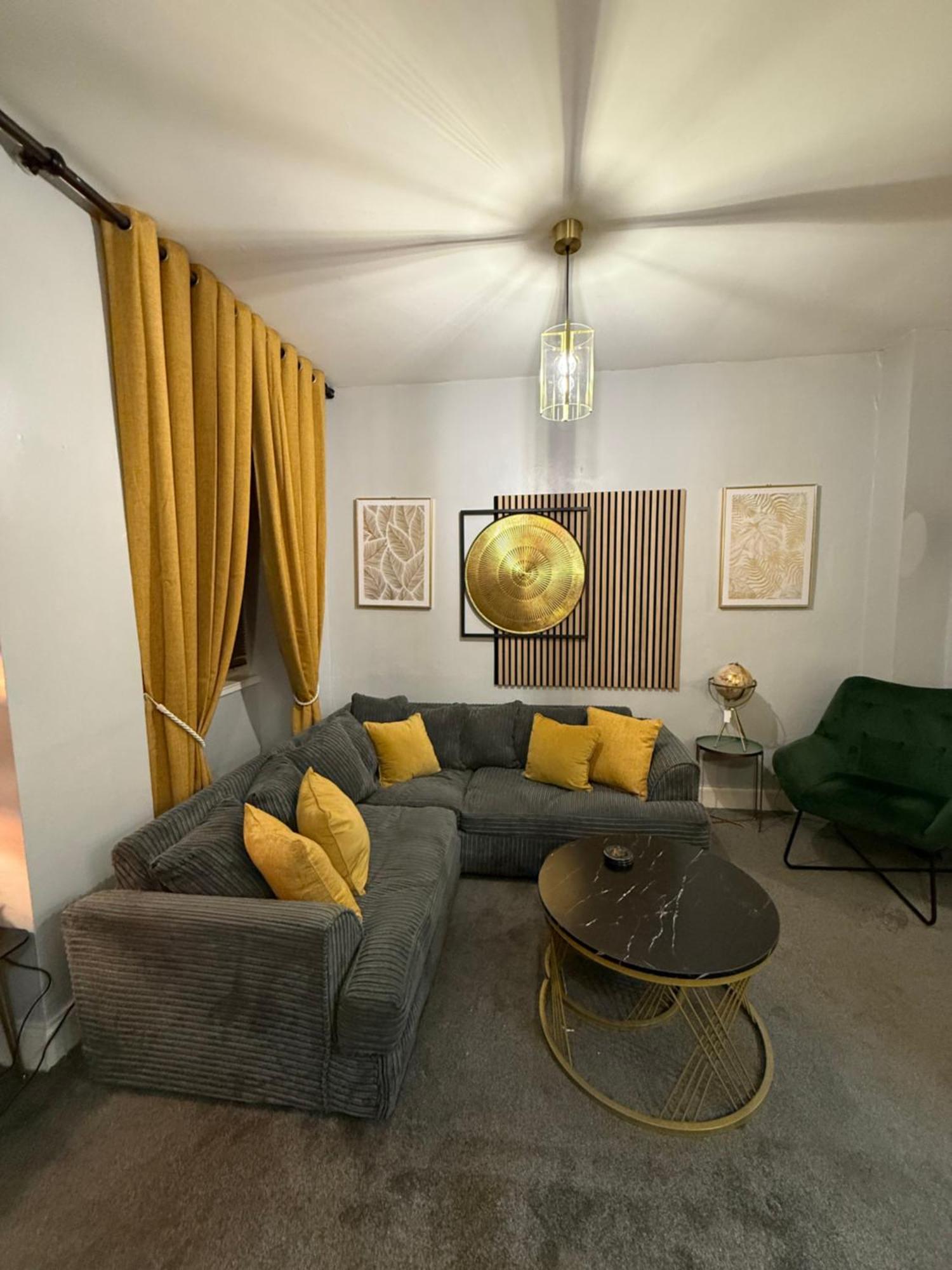 Two Bedroom Apartment-central Edinburgh-old Town-licensed Appartement *