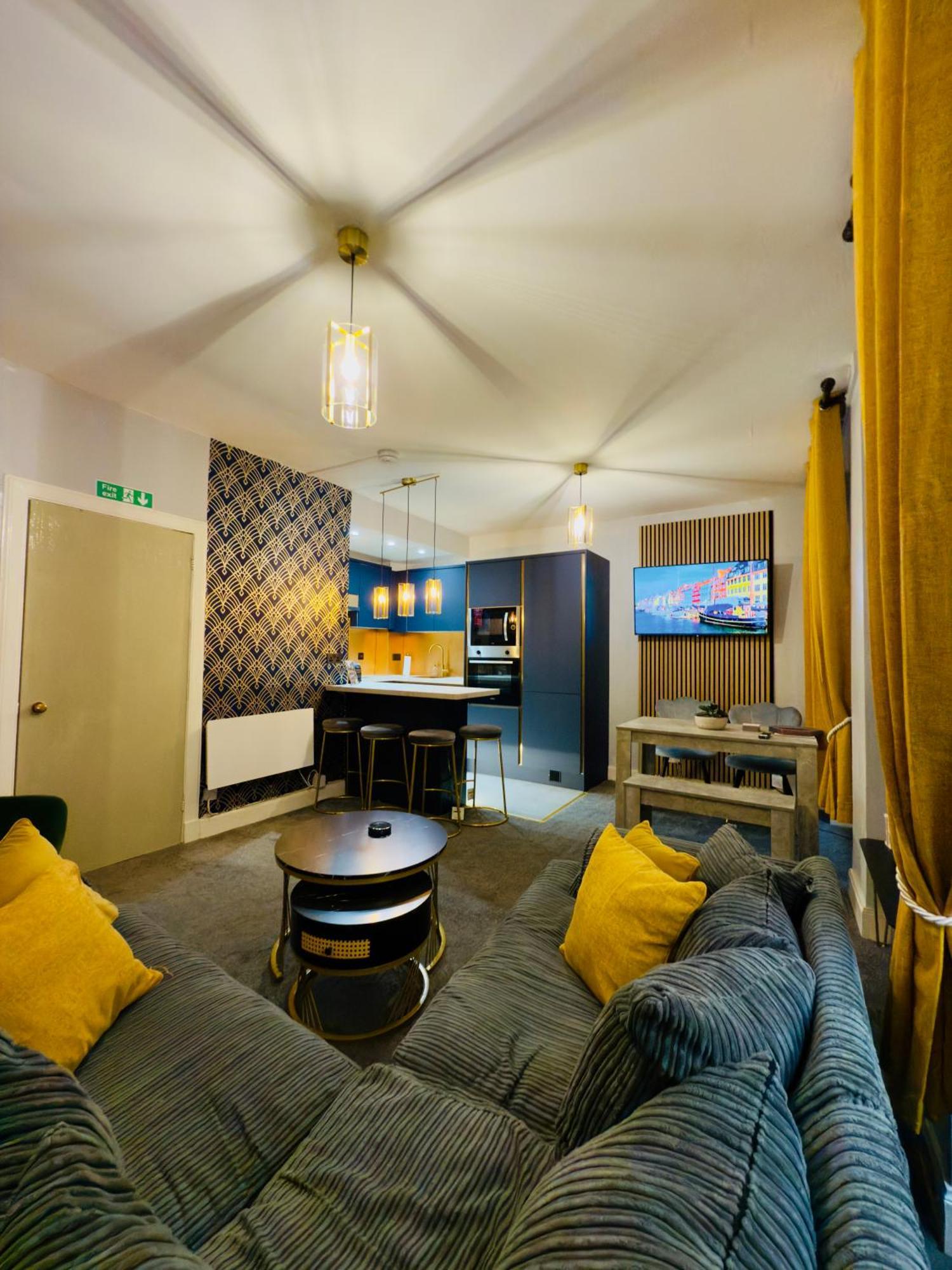 Two Bedroom Apartment-central Edinburgh-old Town-licensed EDI