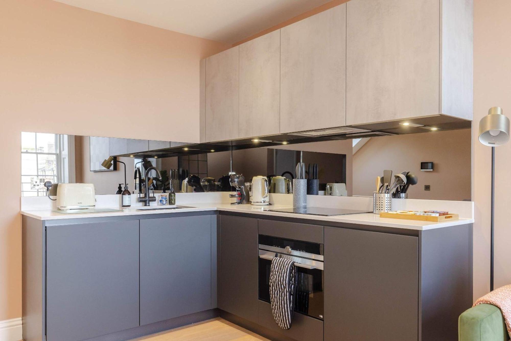Dragon Luxury Serviced At Albyn Place