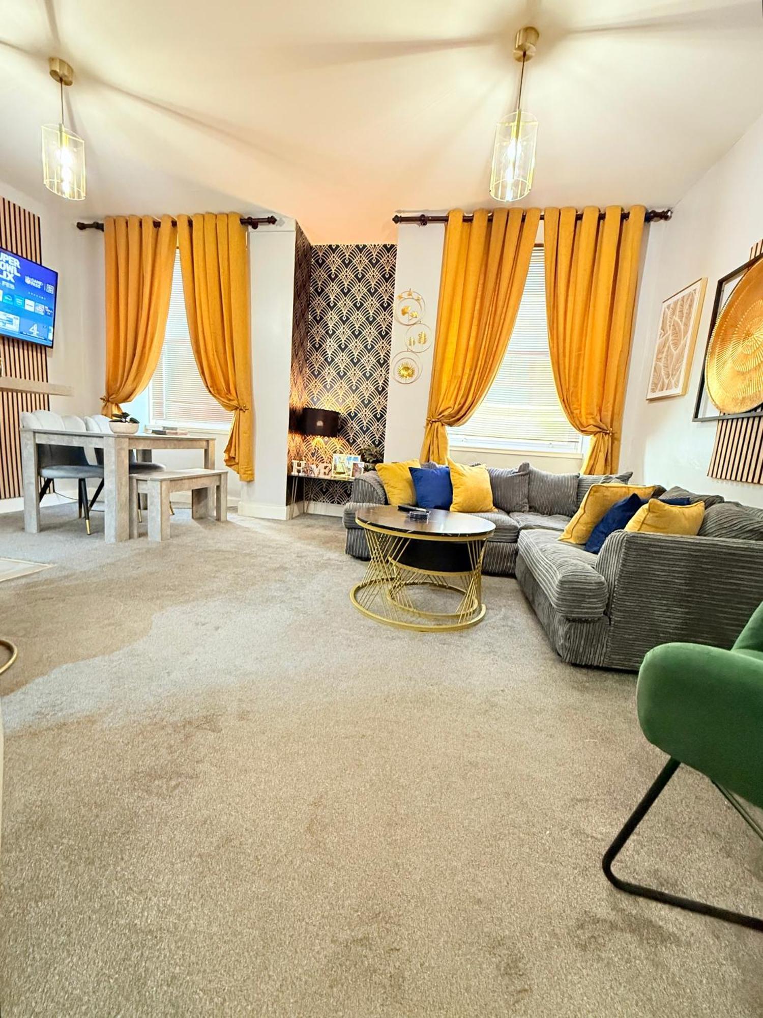 Two Bedroom Apartment-central Edinburgh-old Town-licensed Appartement EDI