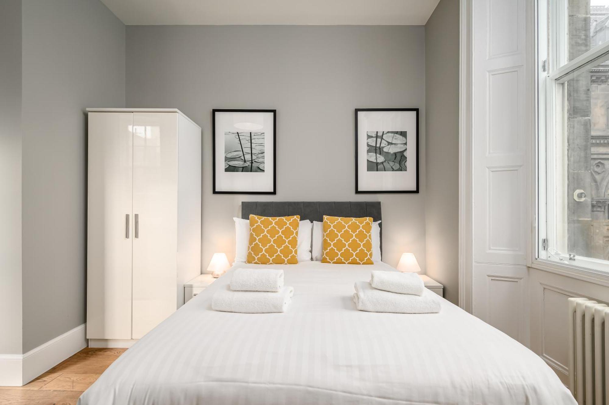 Destiny Scotland - St Andrew Square Apartment Edinburgh