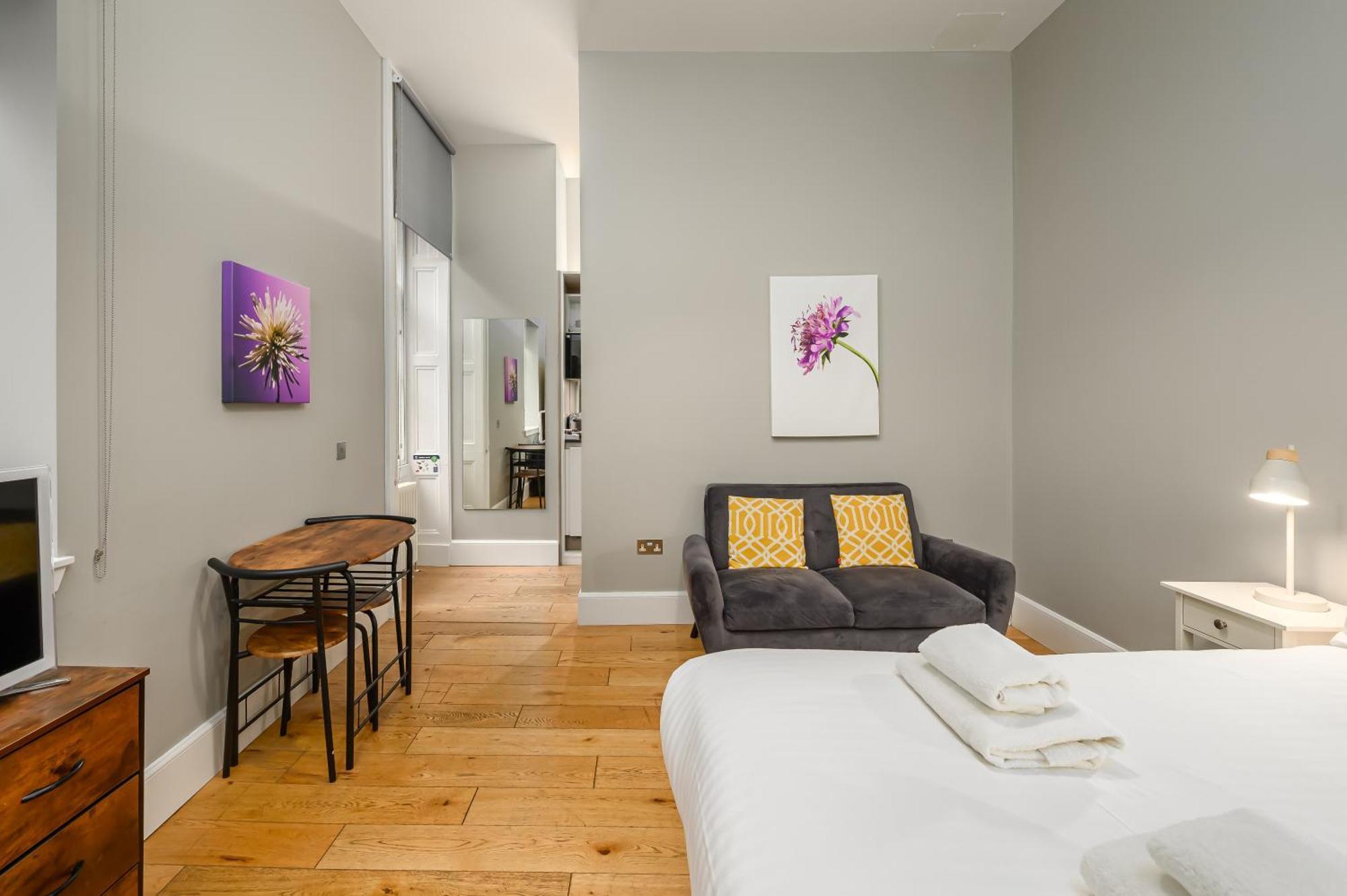 Destiny Scotland - St Andrew Square Apartment *