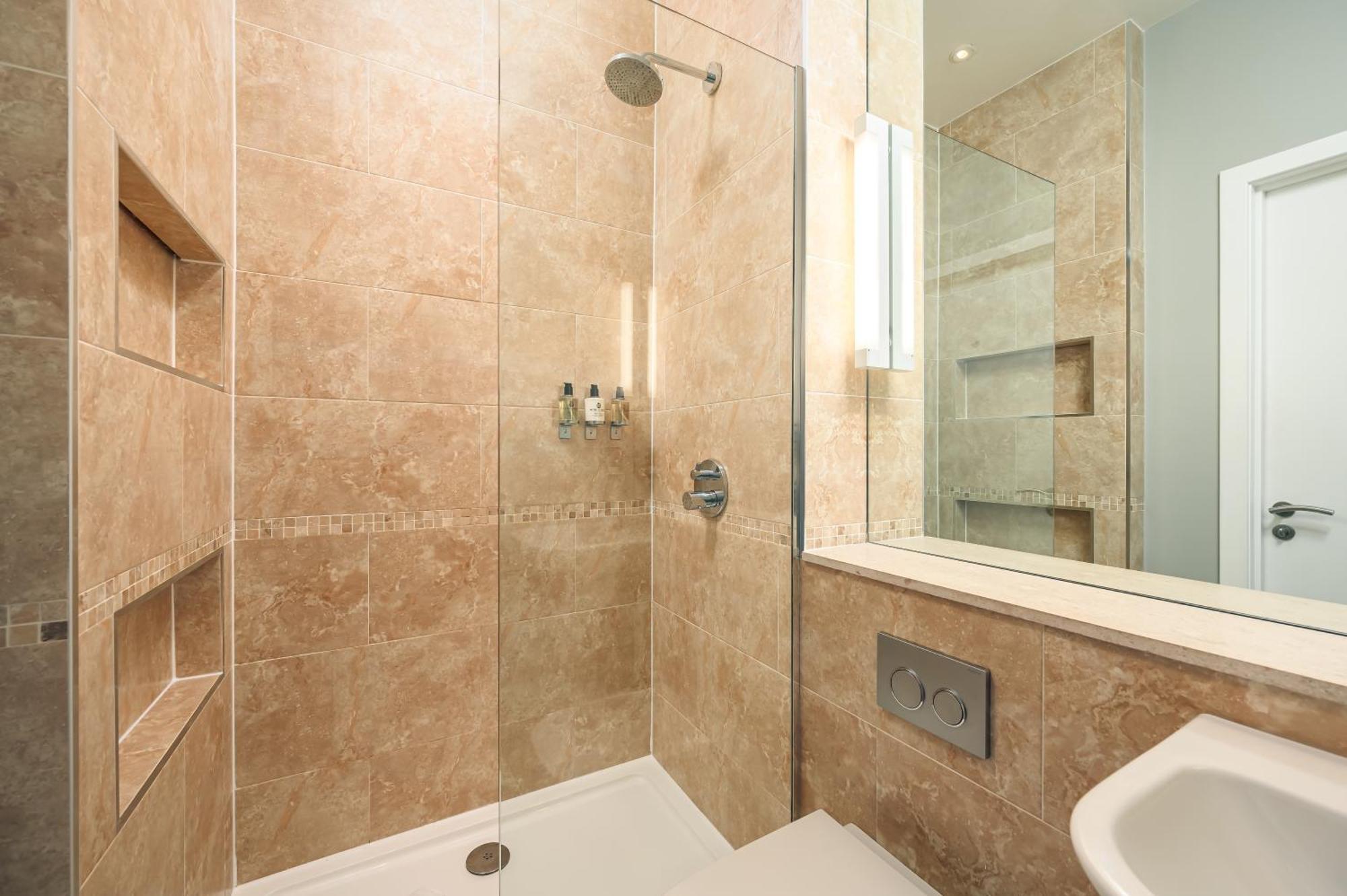Destiny Scotland - St Andrew Square Apartment Edinburgh