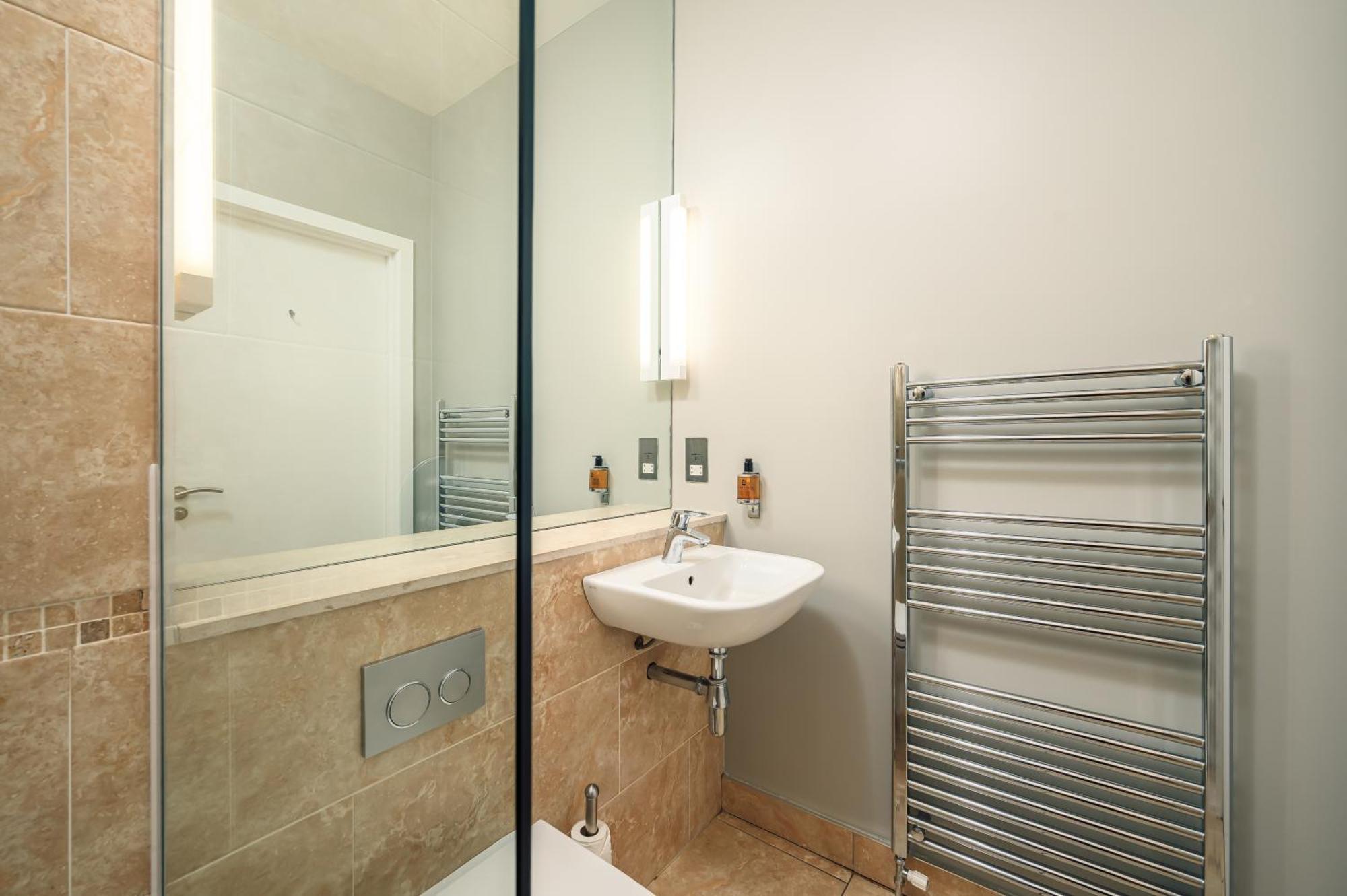 Destiny Scotland - St Andrew Square Apartment