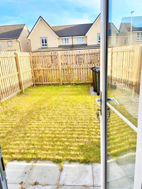 3 Bed House With Parking Near Airport