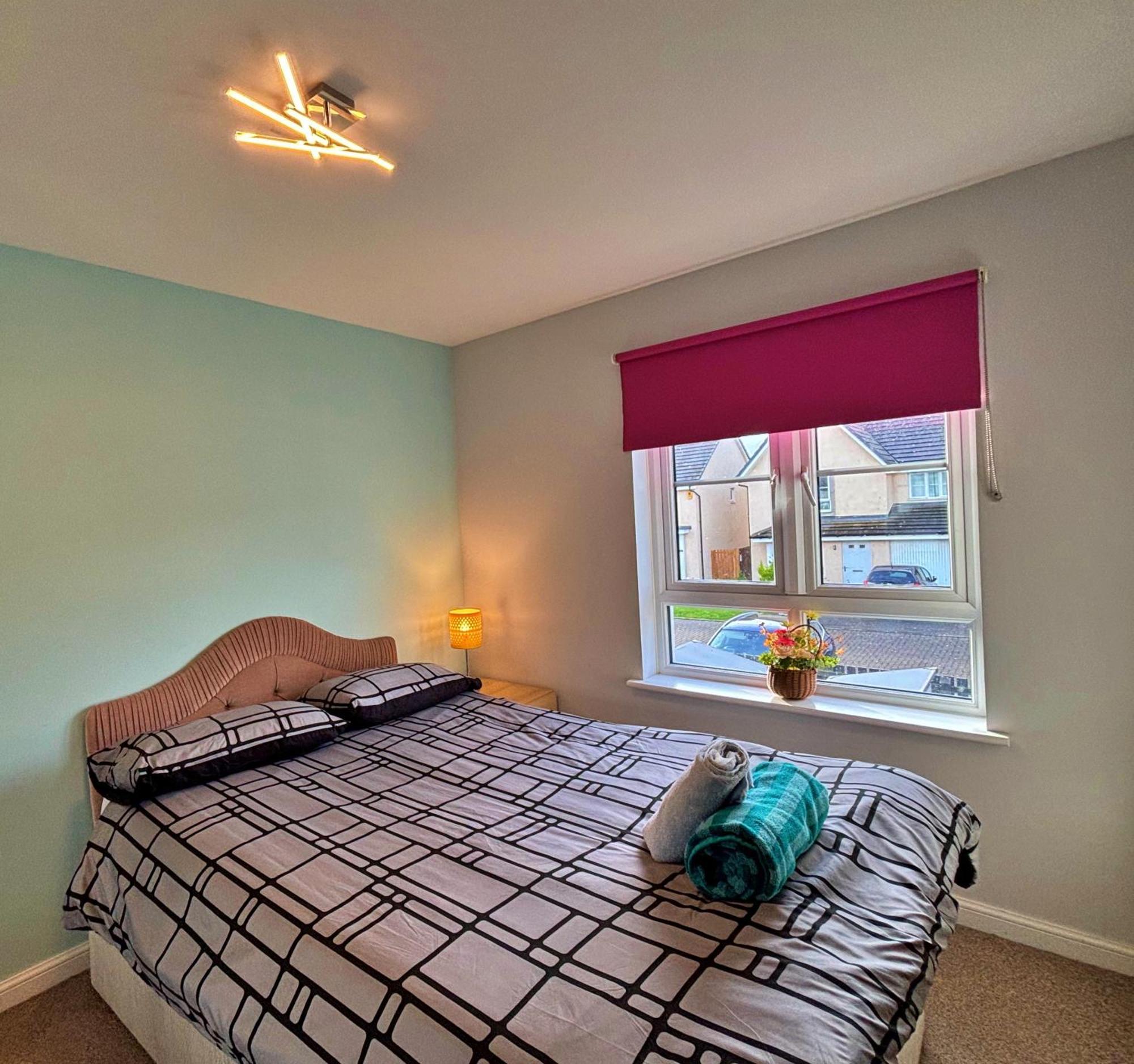 Vakantiehuis 3 Bed House With Parking Near Airport EDI