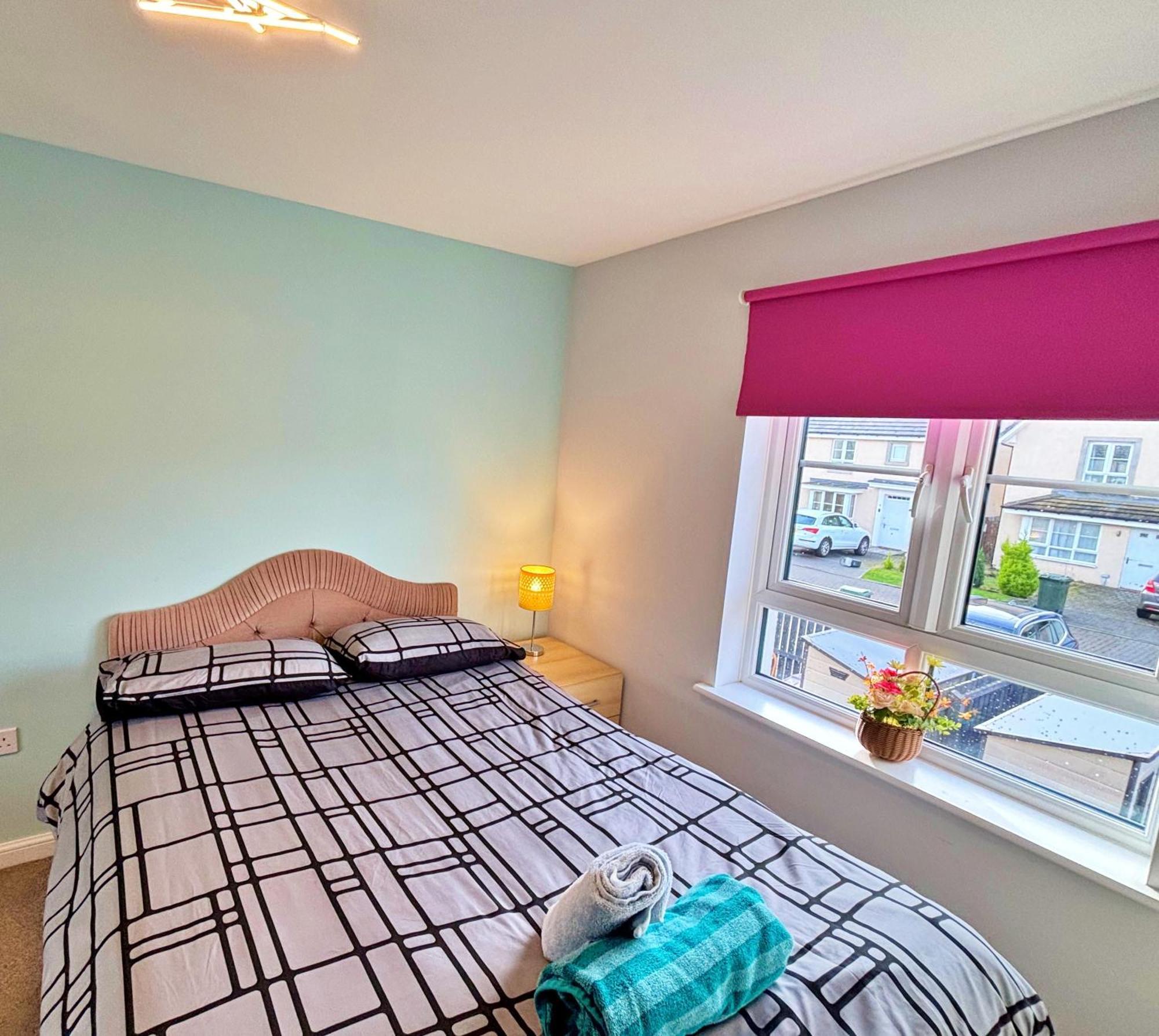 3 Bed House With Parking Near Airport Vakantiehuis EDI