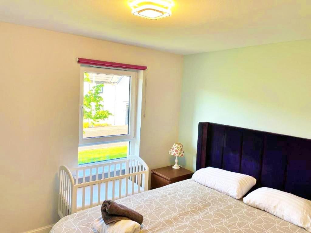 3 Bed House With Parking Near Airport *
