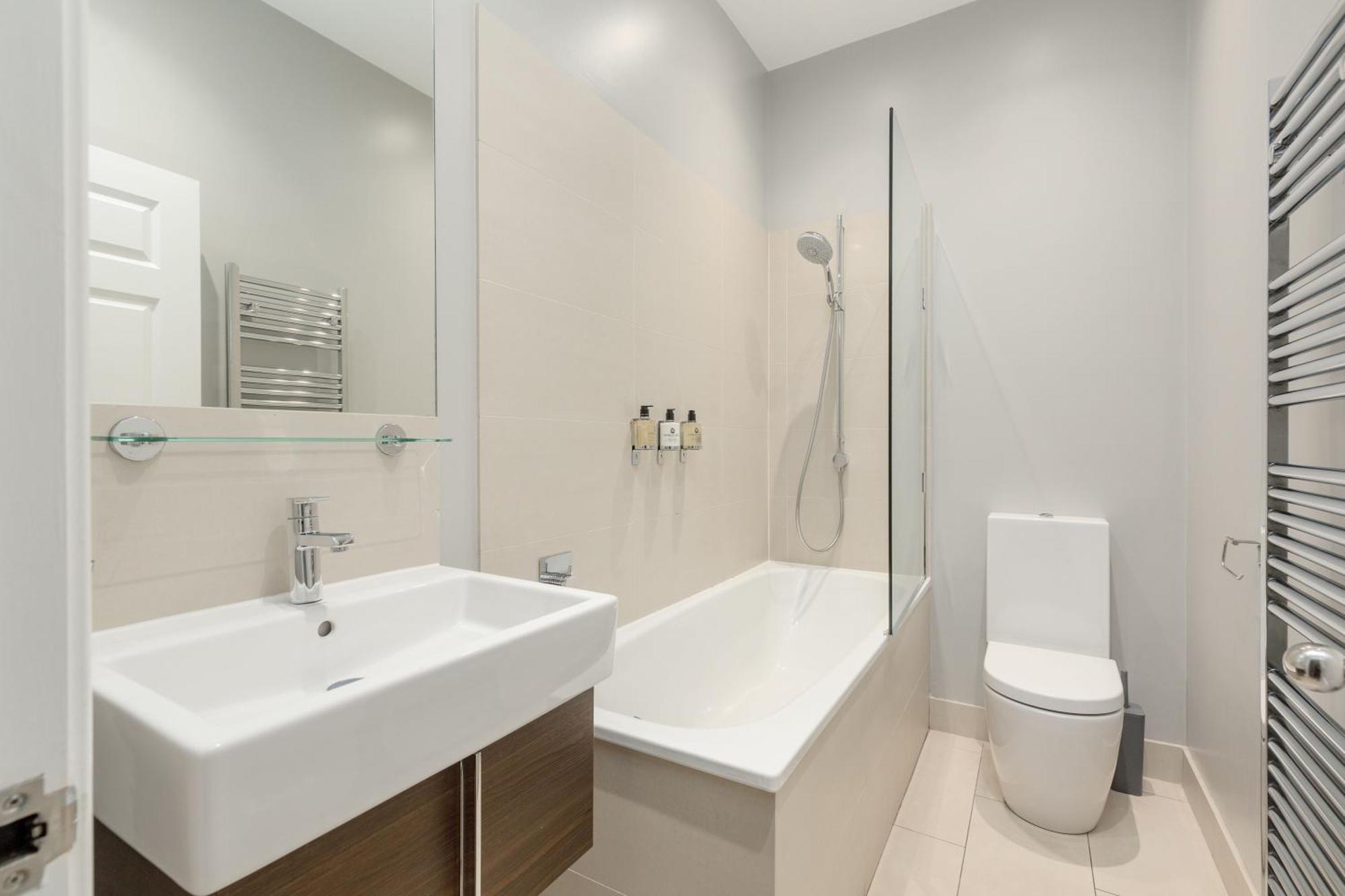 Destiny Scotland - Princes Street Apartment *