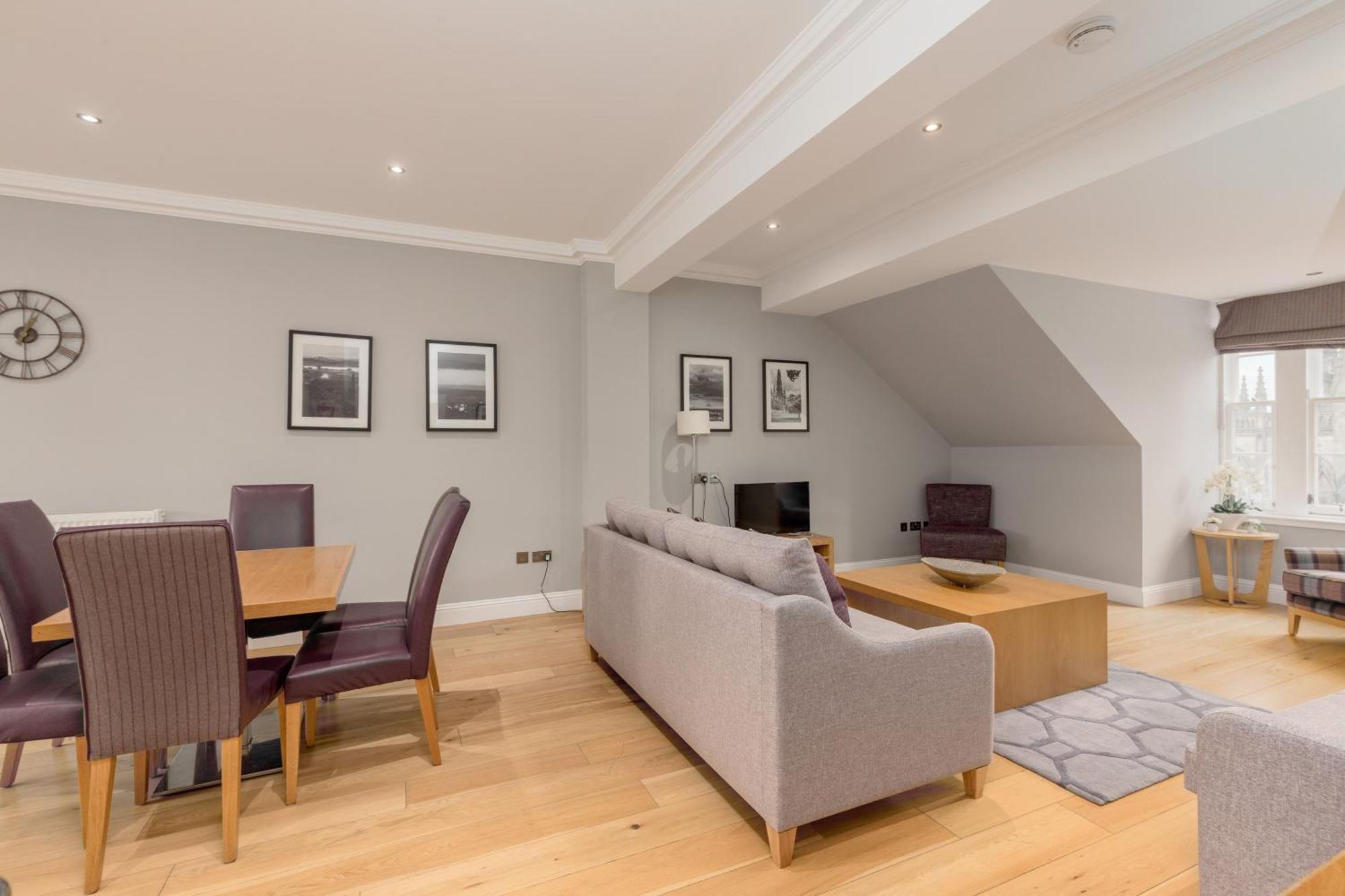 Destiny Scotland - Princes Street Apartment