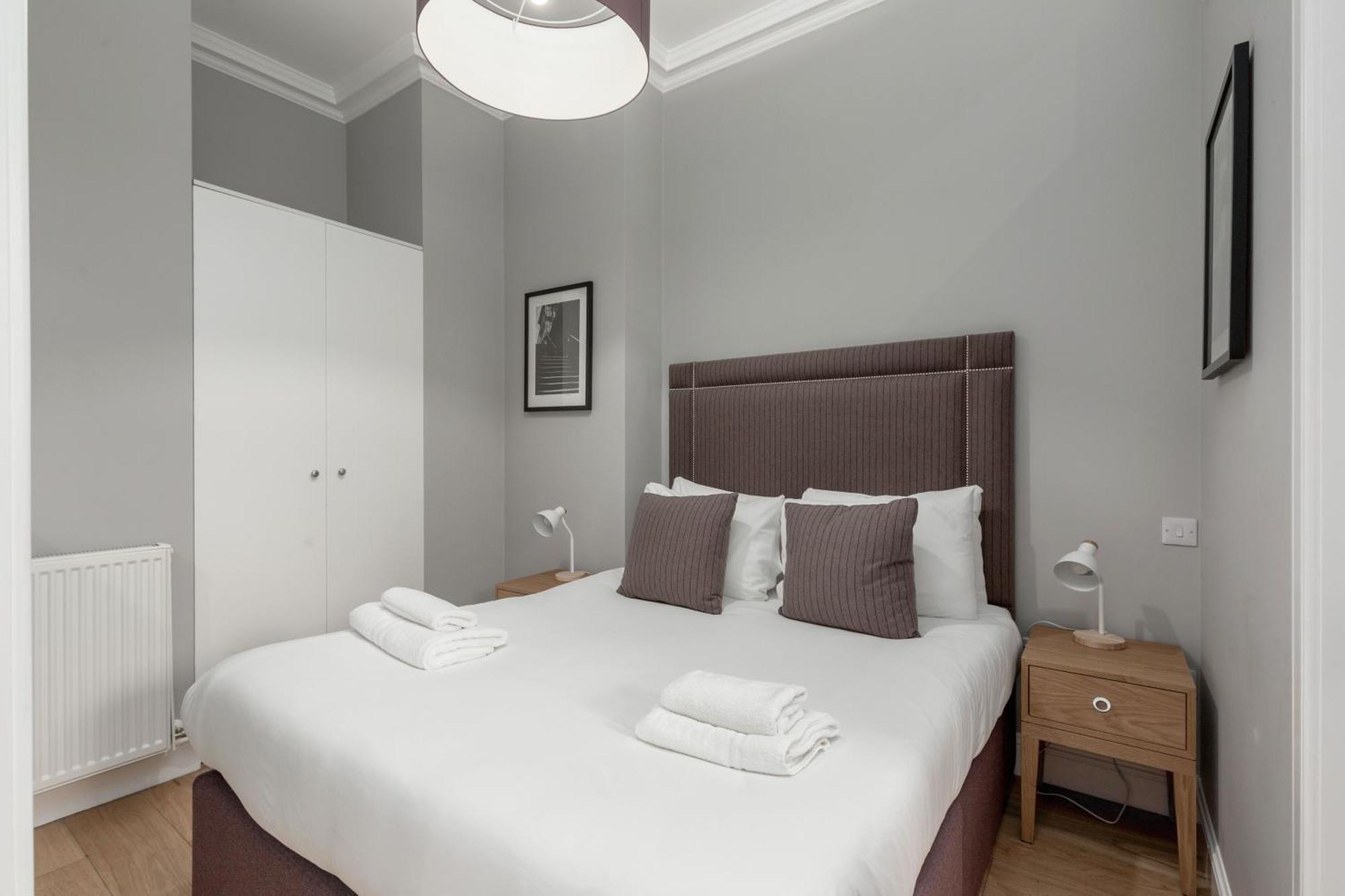 Destiny Scotland - Princes Street Apartment *