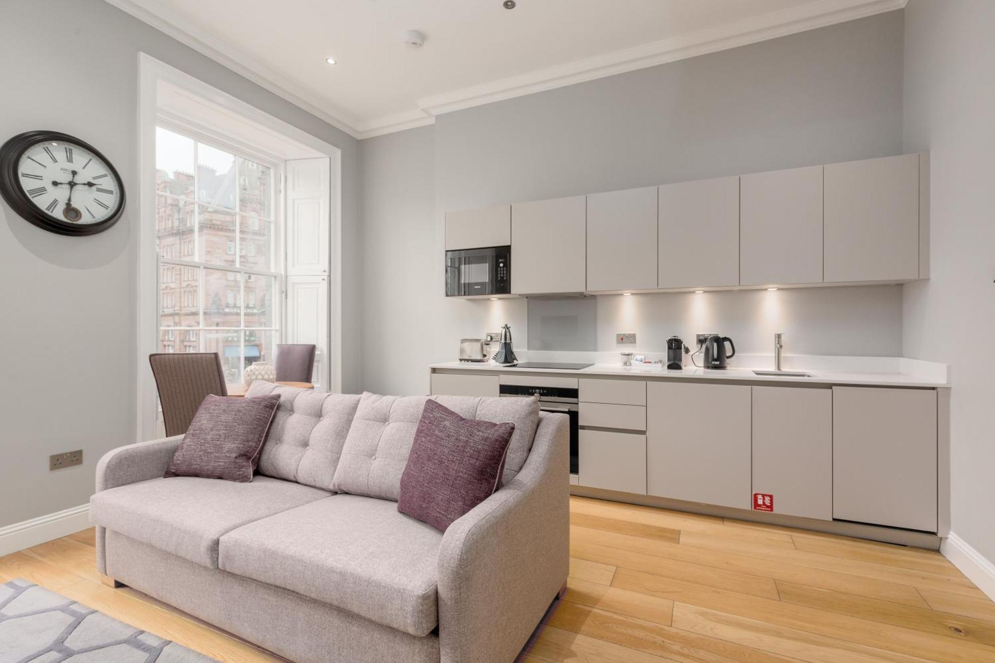 Destiny Scotland - Princes Street Apartment *