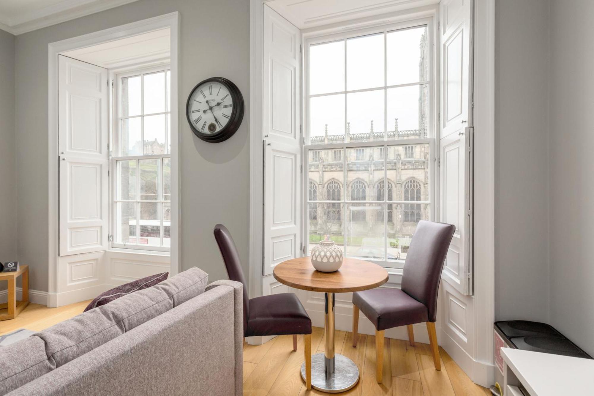 Destiny Scotland - Princes Street Apartment Edinburgh