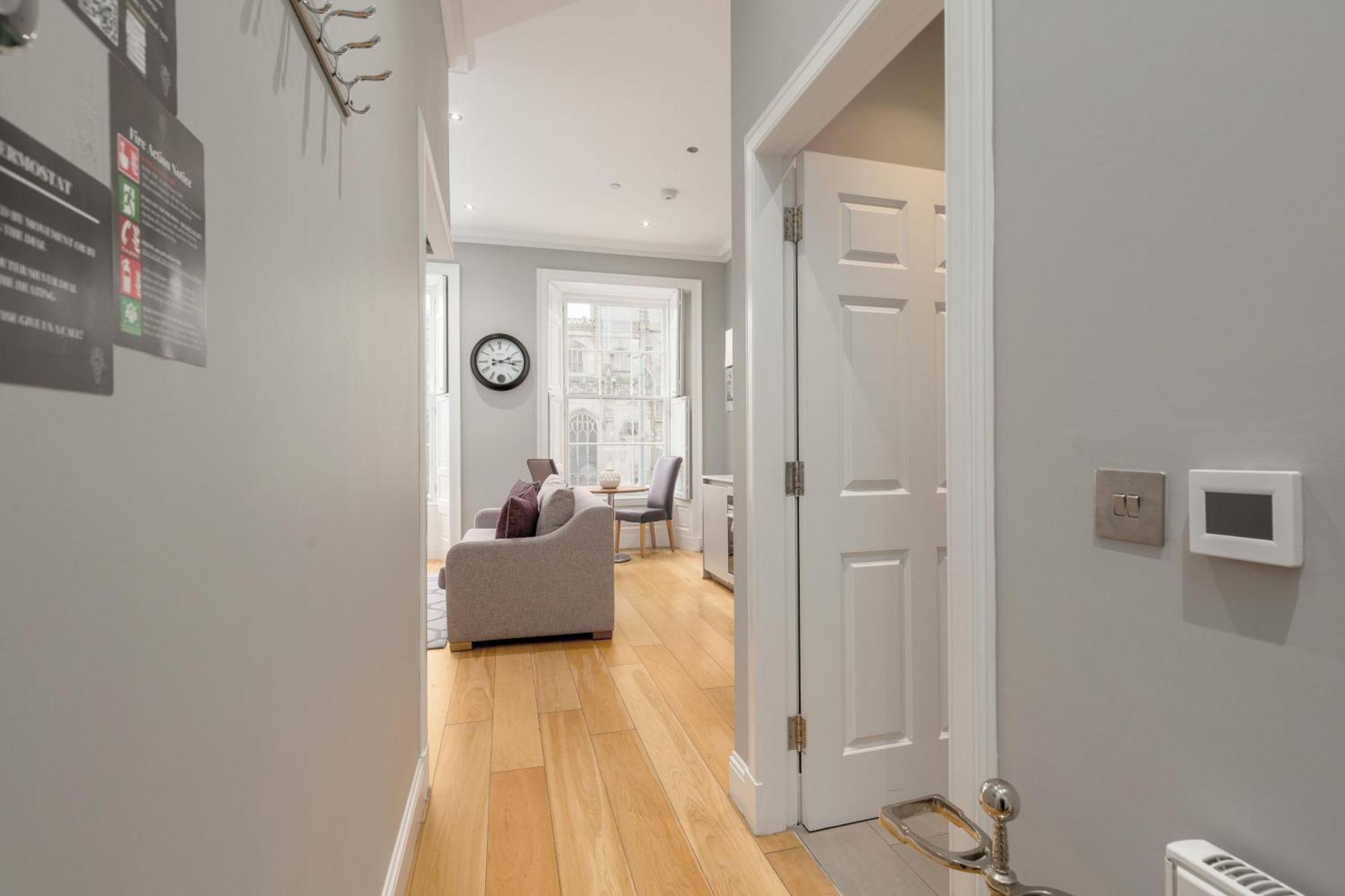 Destiny Scotland - Princes Street Apartment Edinburgh