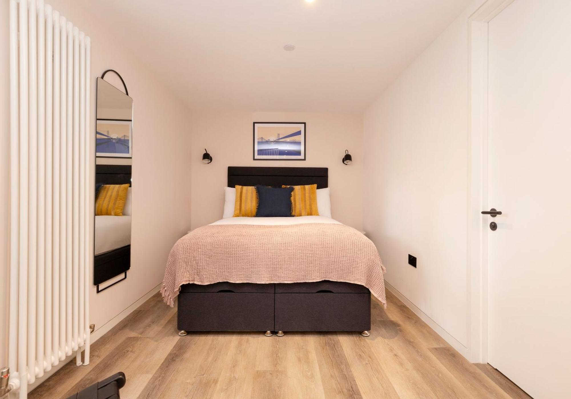 Charming Near Holyrood Park & Calton Hill Appartement *