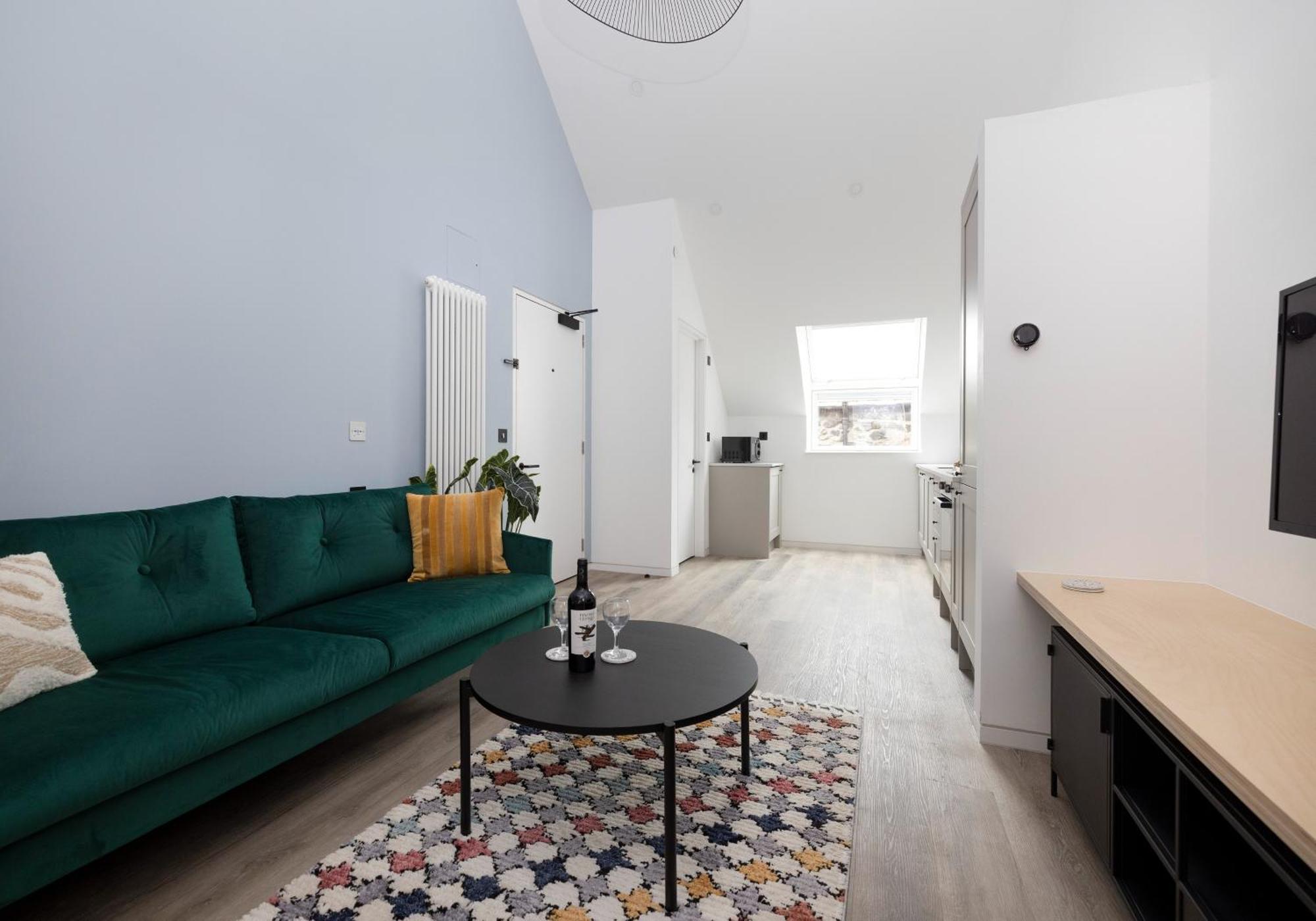 Charming Near Holyrood Park & Calton Hill Appartement EDI