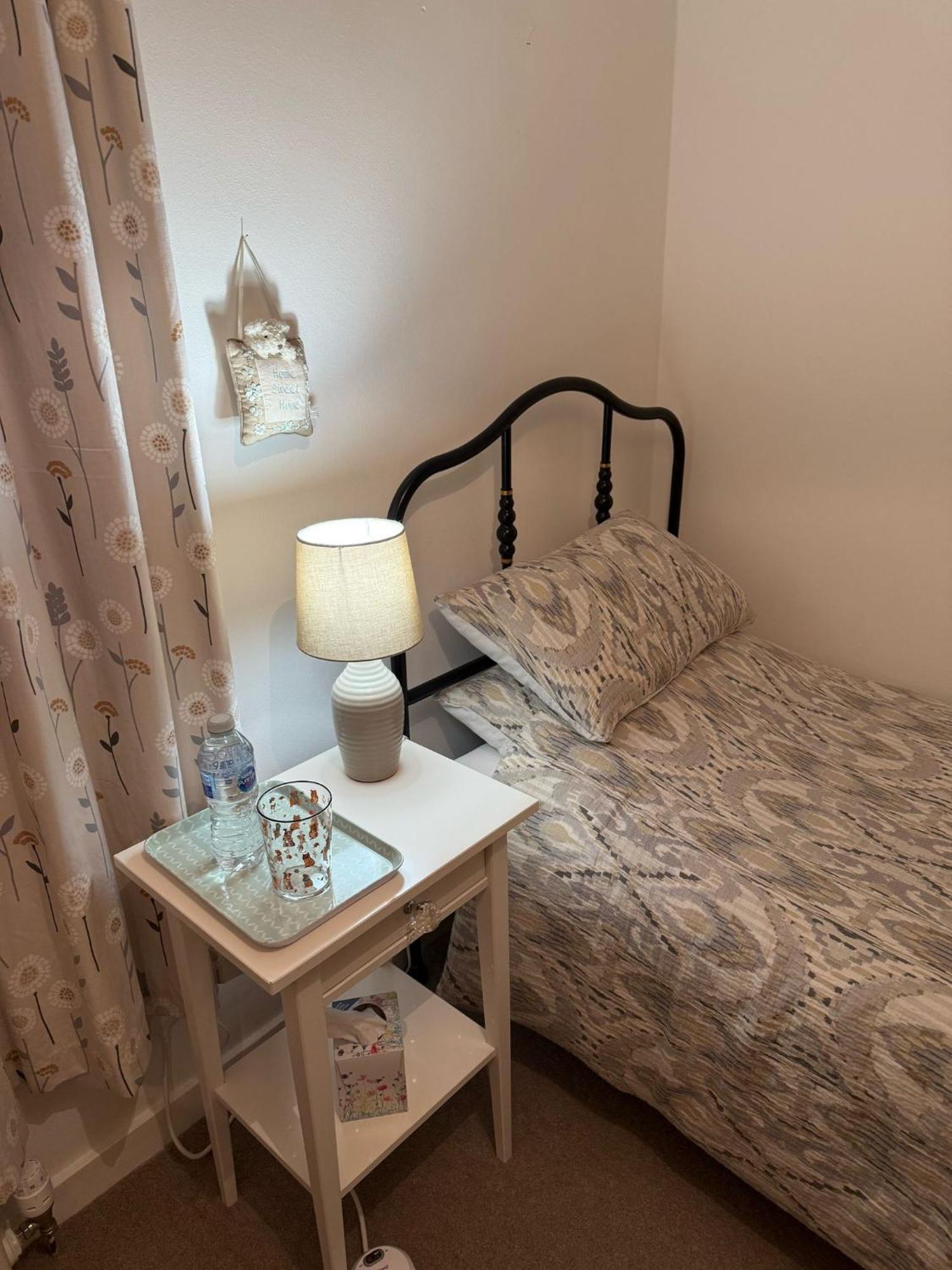 Single With Beautiful Garden Homestay Edinburgh