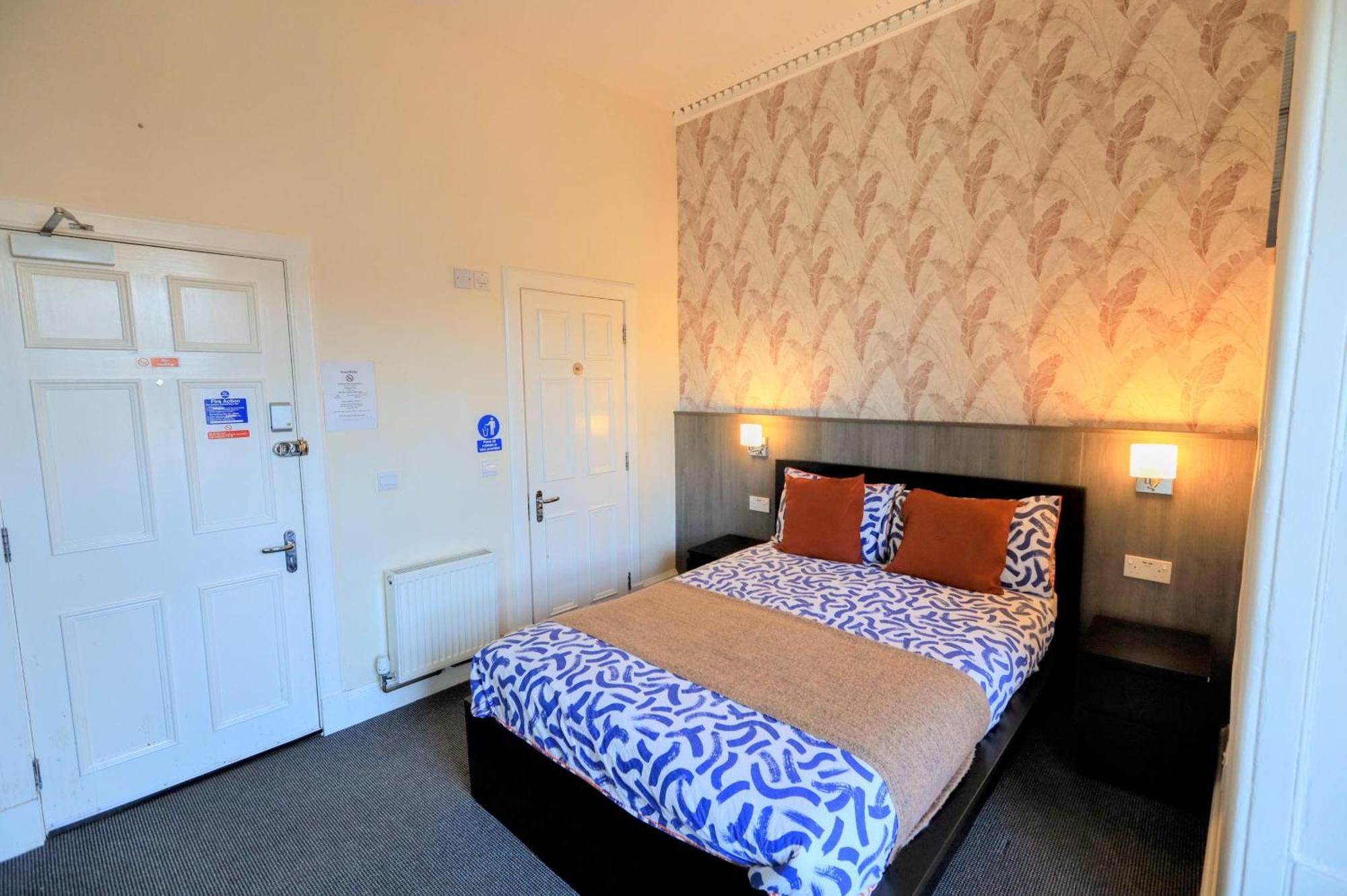 Edinburgh Holiday Guest House 3*