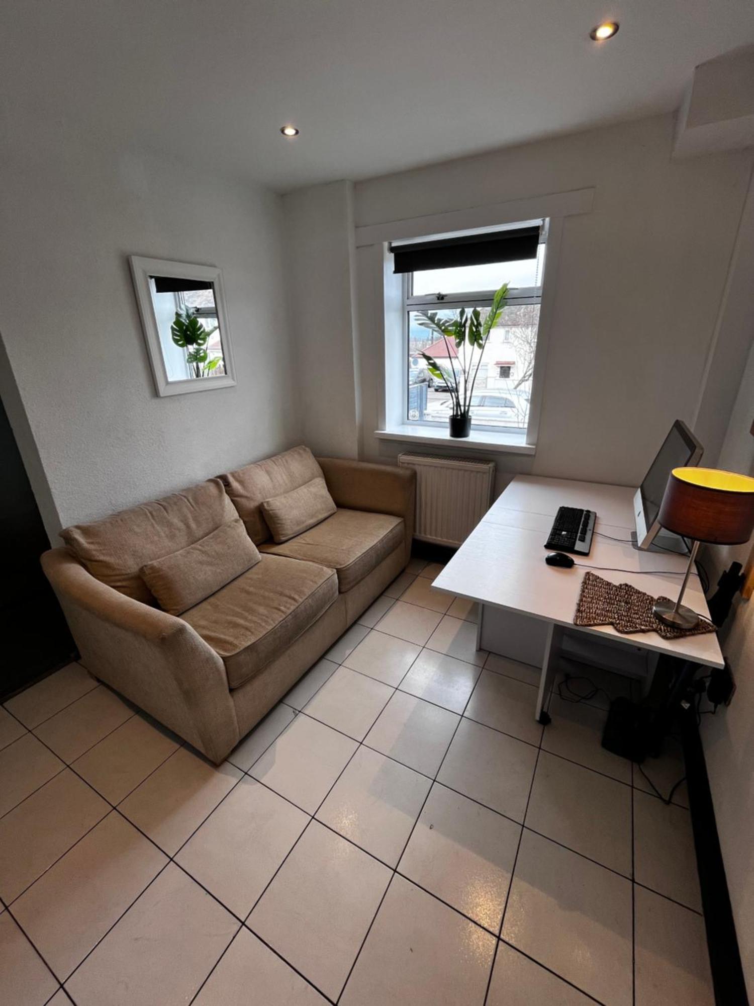 Dreghorn House - 10 Beds 2,5 Ba - Private Parking - Free Wifi * EDI