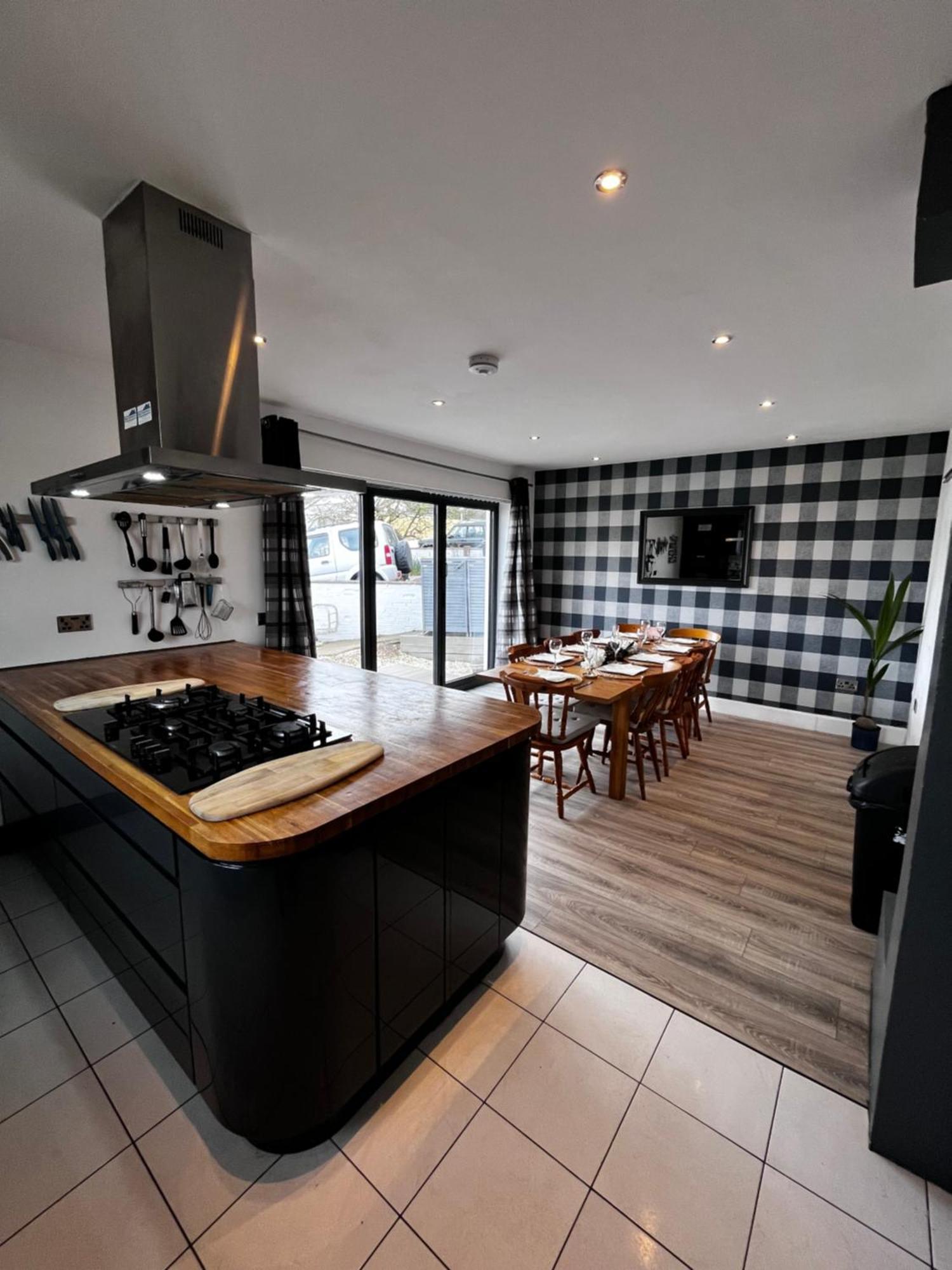 Dreghorn House - 10 Beds 2,5 Ba - Private Parking - Free Wifi Ferienhaus *