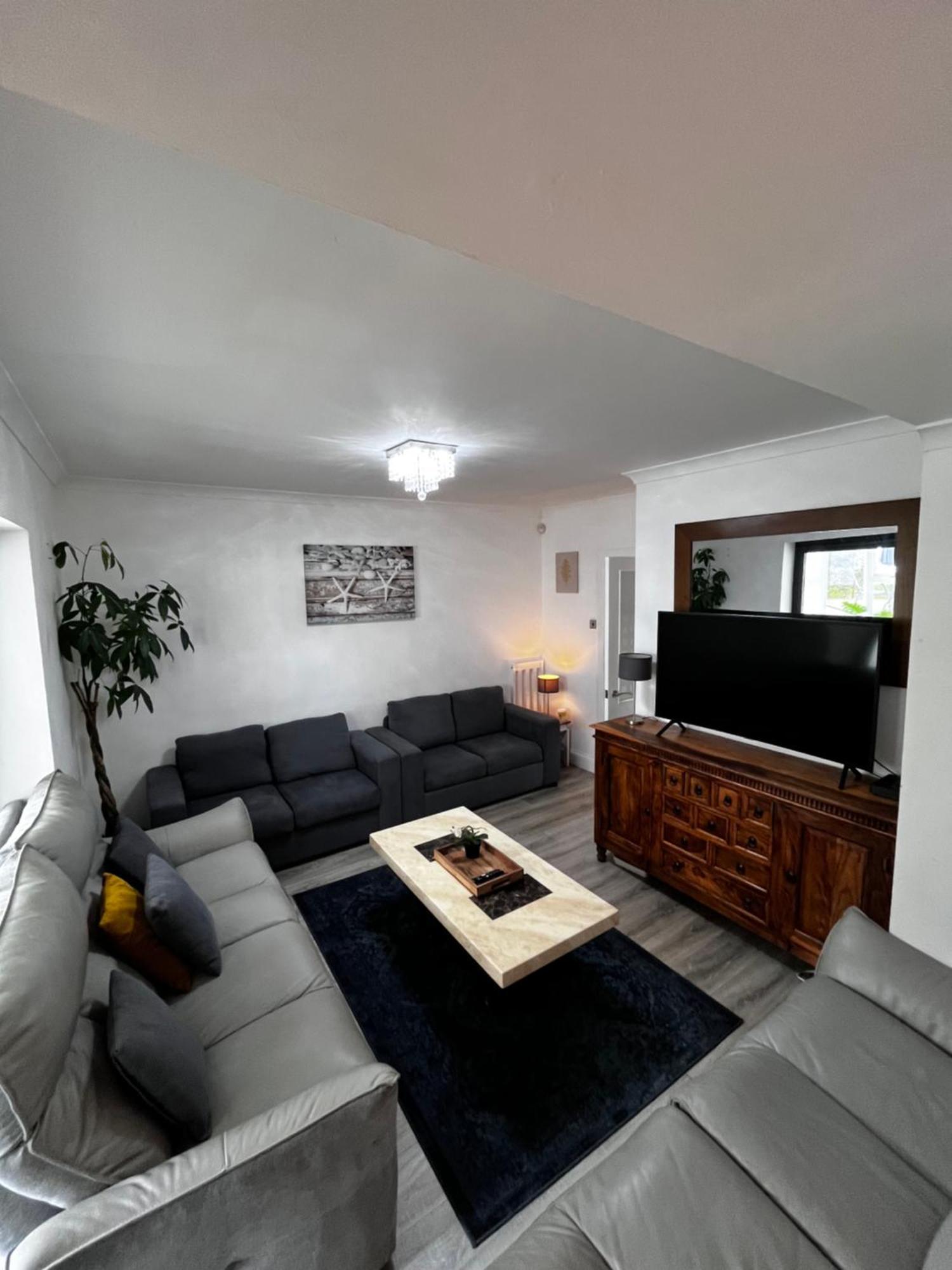 Dreghorn House - 10 Beds 2,5 Ba - Private Parking - Free Wifi
