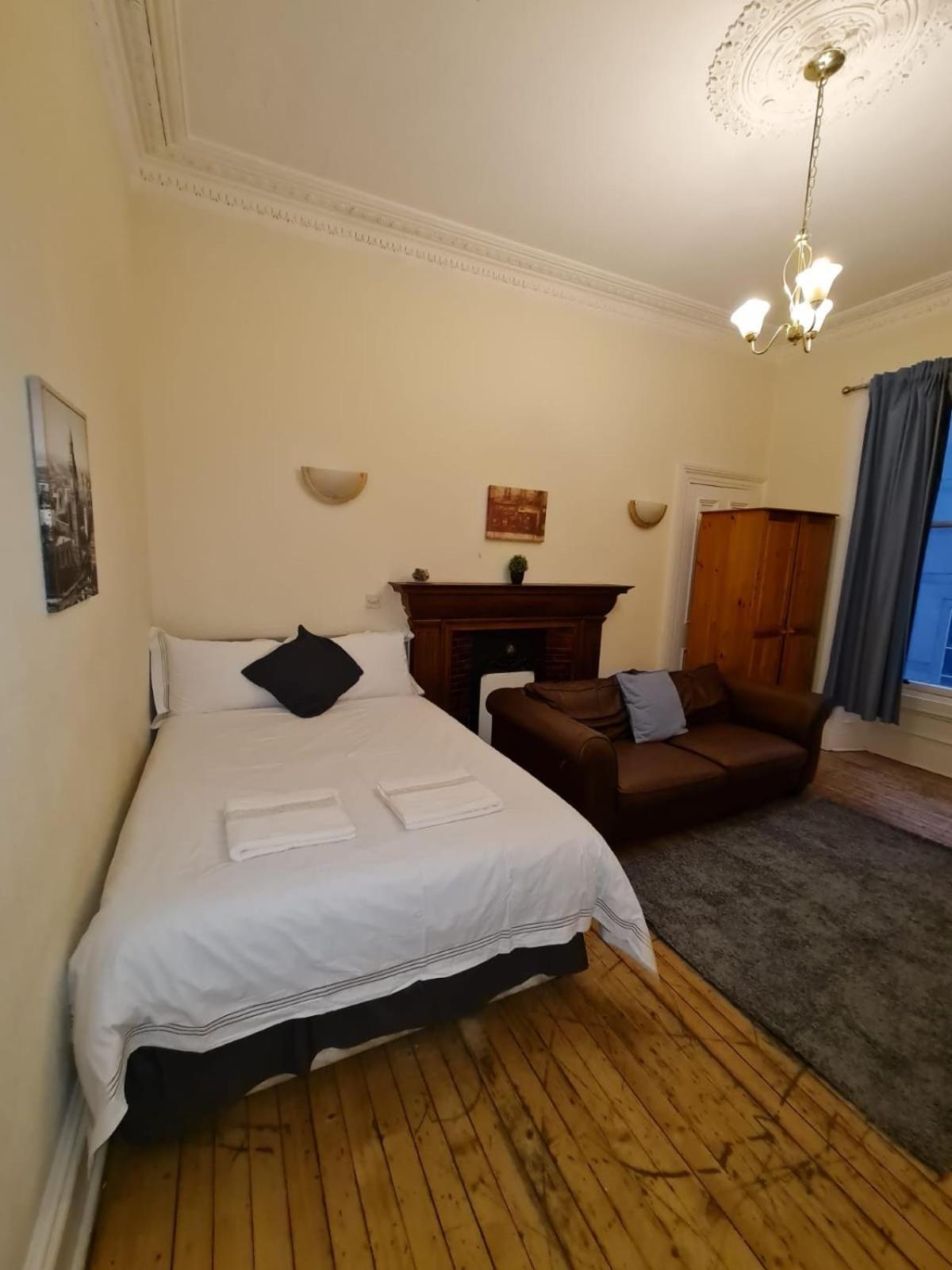 Haymarket Station Guest house *