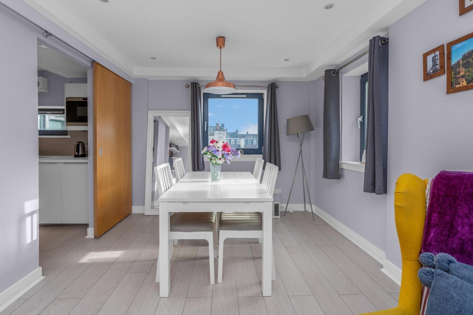 Gorgeous Old Town Hideaway Apartment Edinburgh