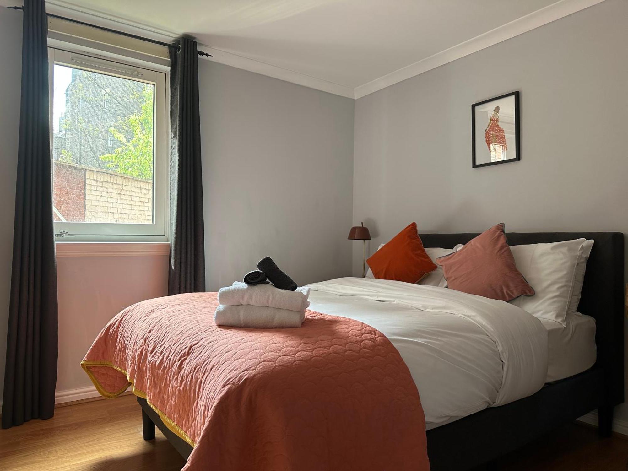 Private Main Door Lovely 2 Bedroom Appartement