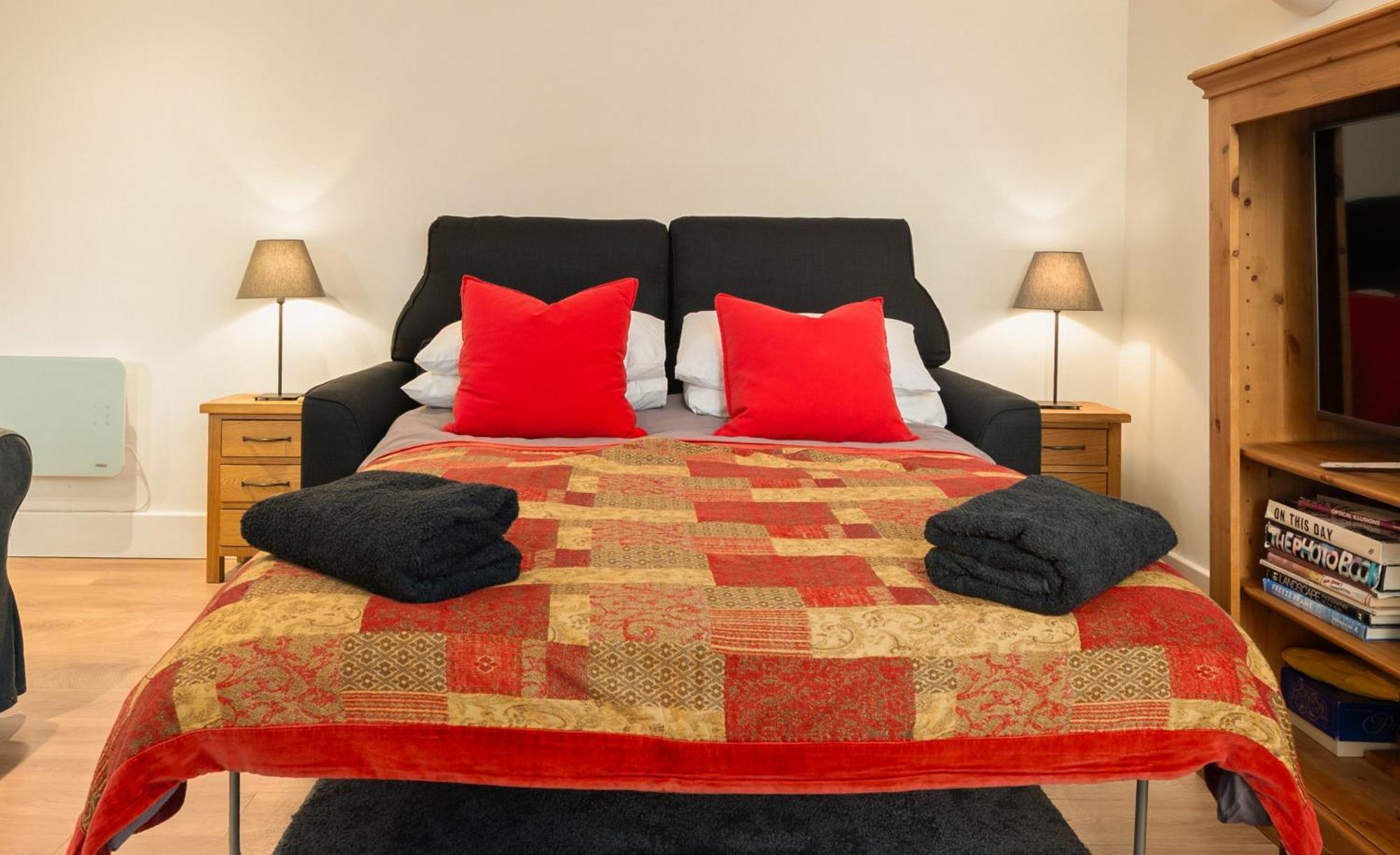 Heart Of Edinburgh's Historic Old Town - Blair Street Apartment *