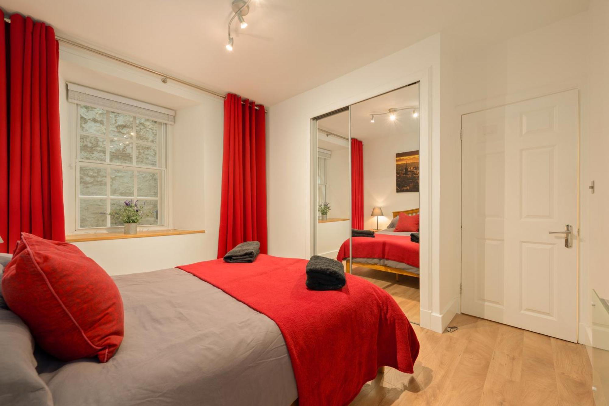 Heart Of Edinburgh's Historic Old Town - Blair Street Apartment Edinburgh
