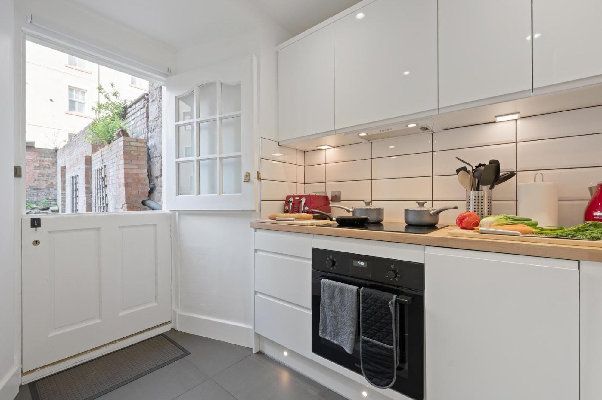 Heart Of Edinburgh's Historic Old Town - Blair Street Apartment