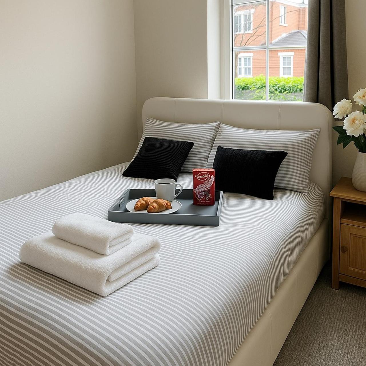 Comfy 2br Flat - Free Parking - Near Centre Apartment