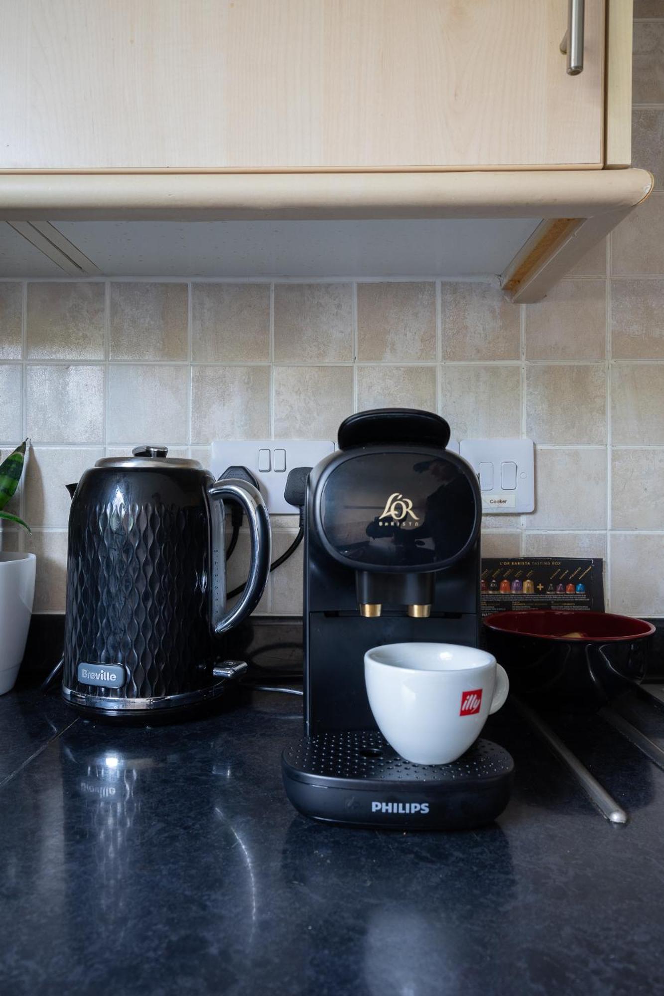 Centre House - 5 Bedrooms - Sleeps 9 - Parking Edinburgh